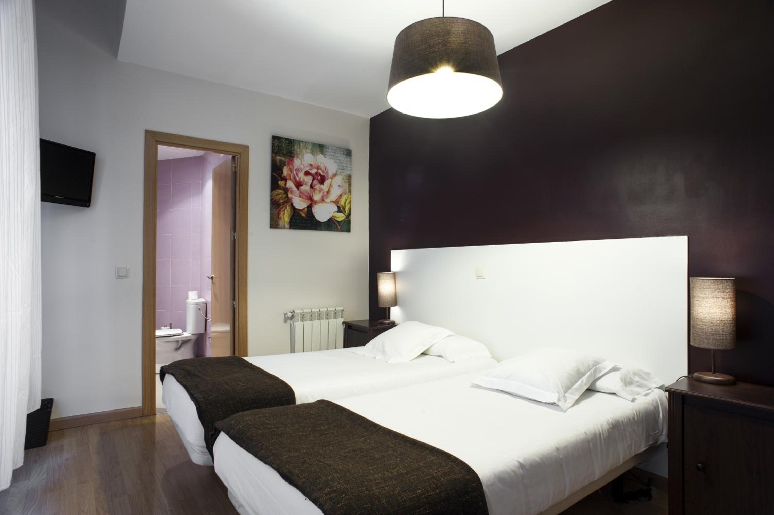 Twin Room - Photo 1