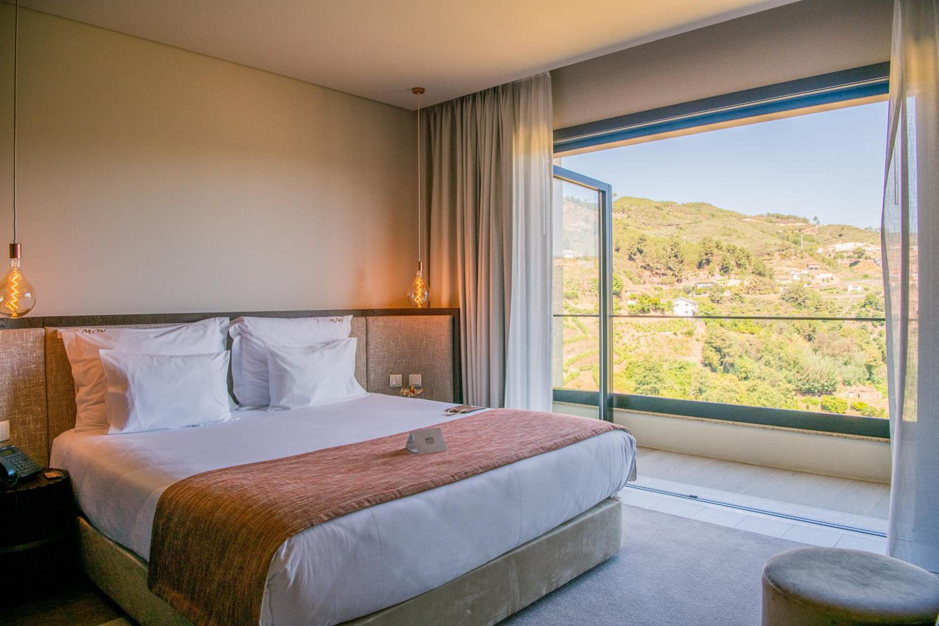 Deluxe Double Room Vineyards View with Balcony - Photo 7