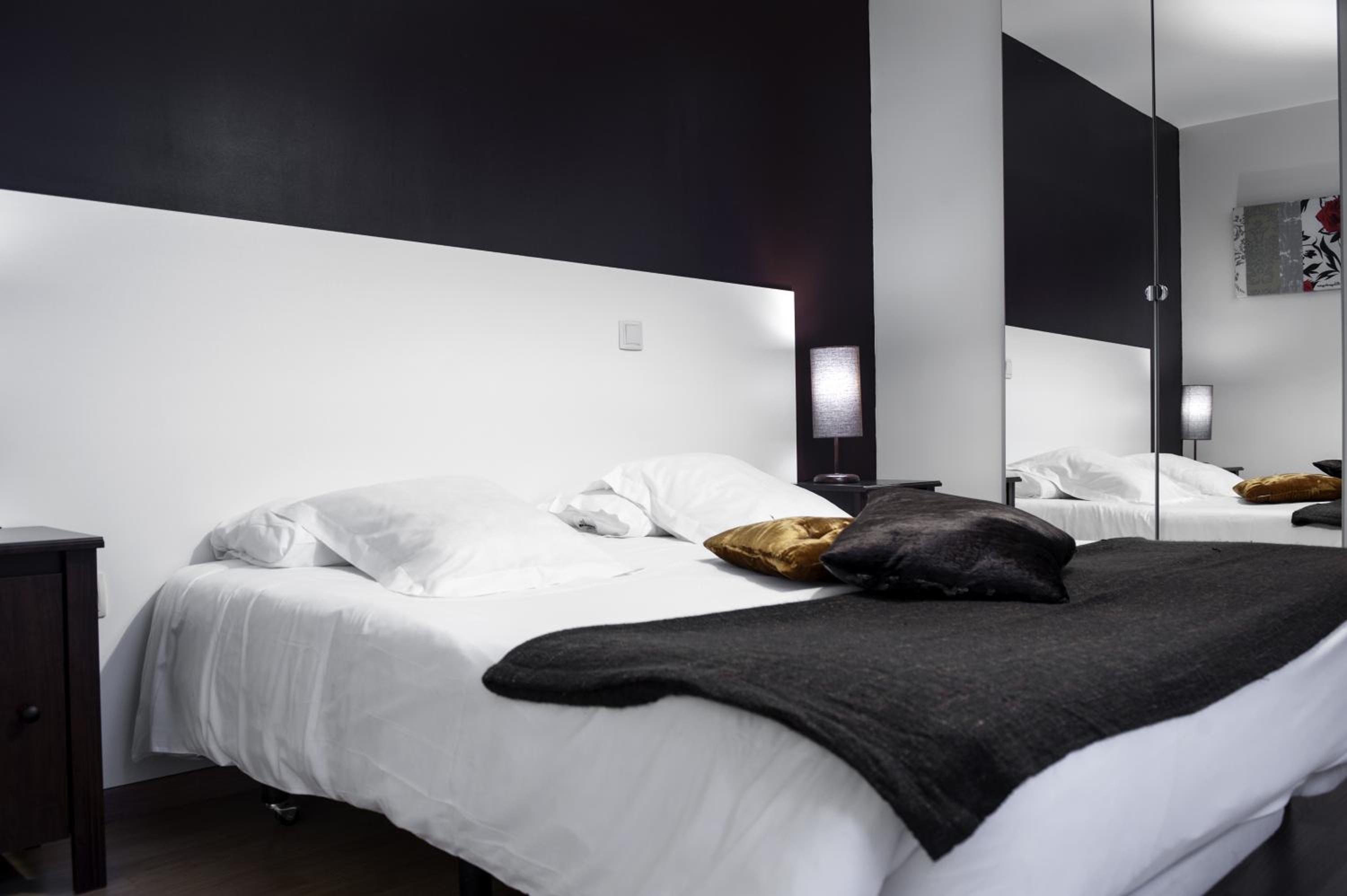 Twin Room - Photo 2