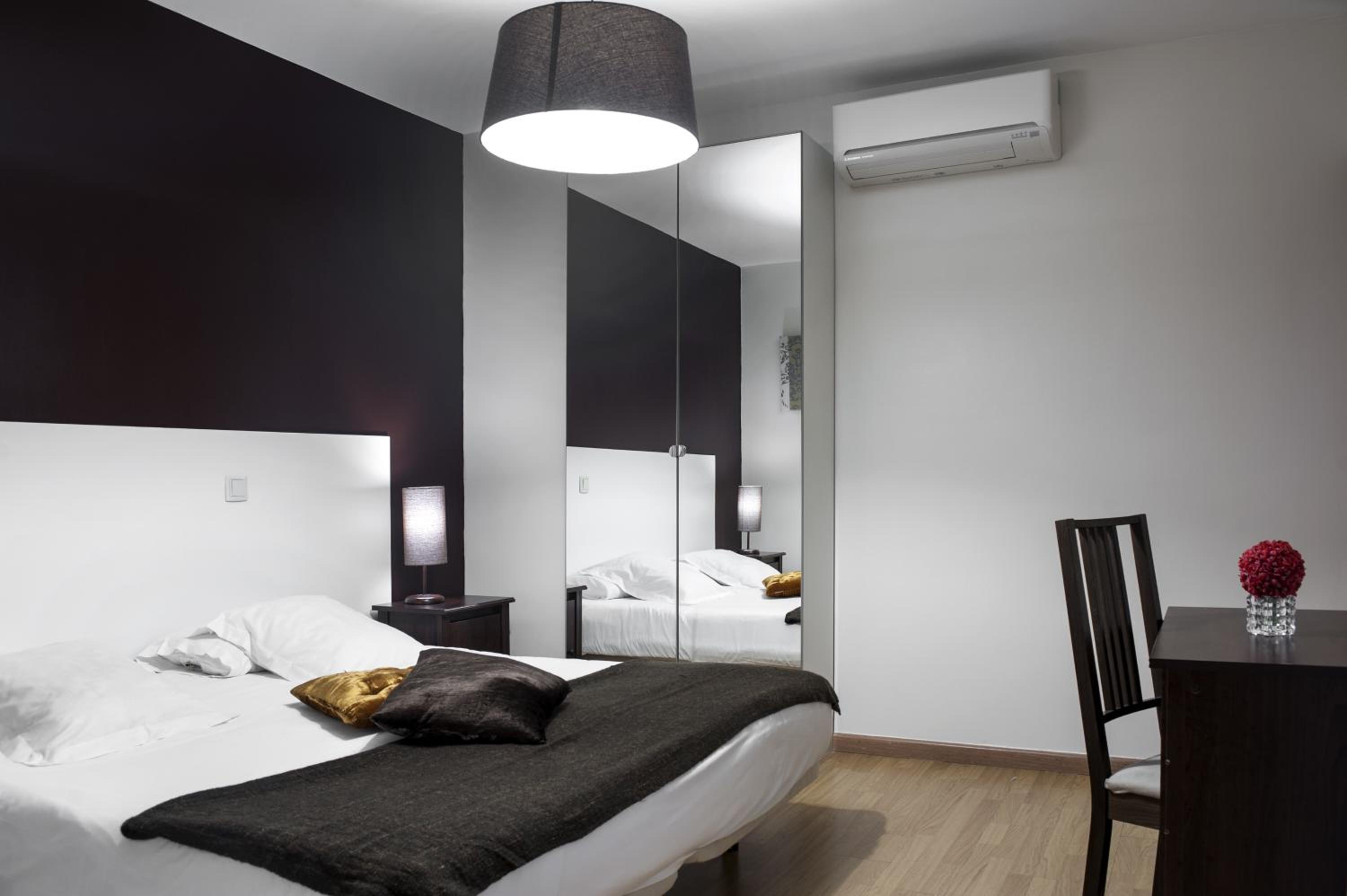 Twin Room - Photo 10