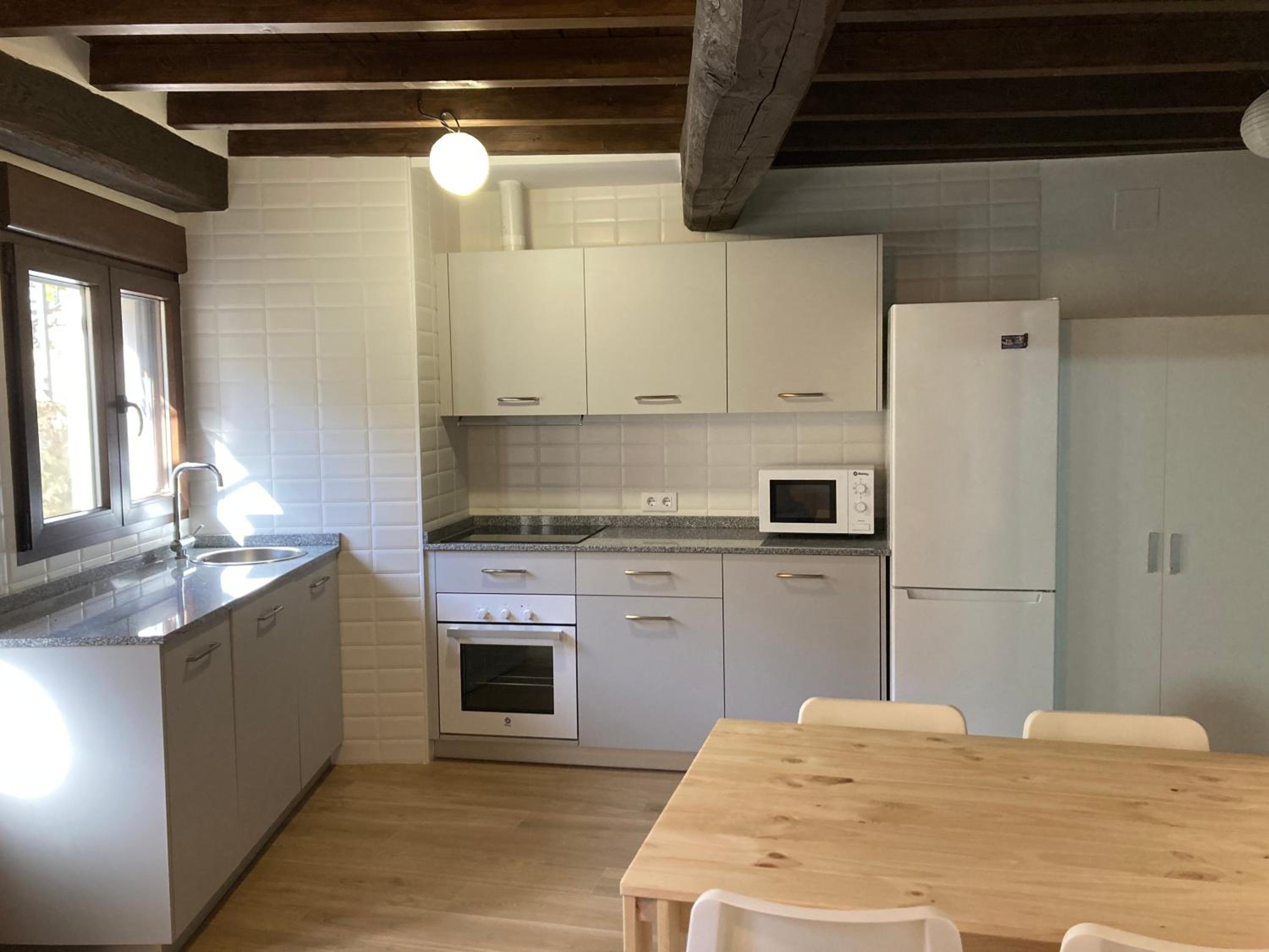Two-Bedroom Apartment with Balcony photo 3