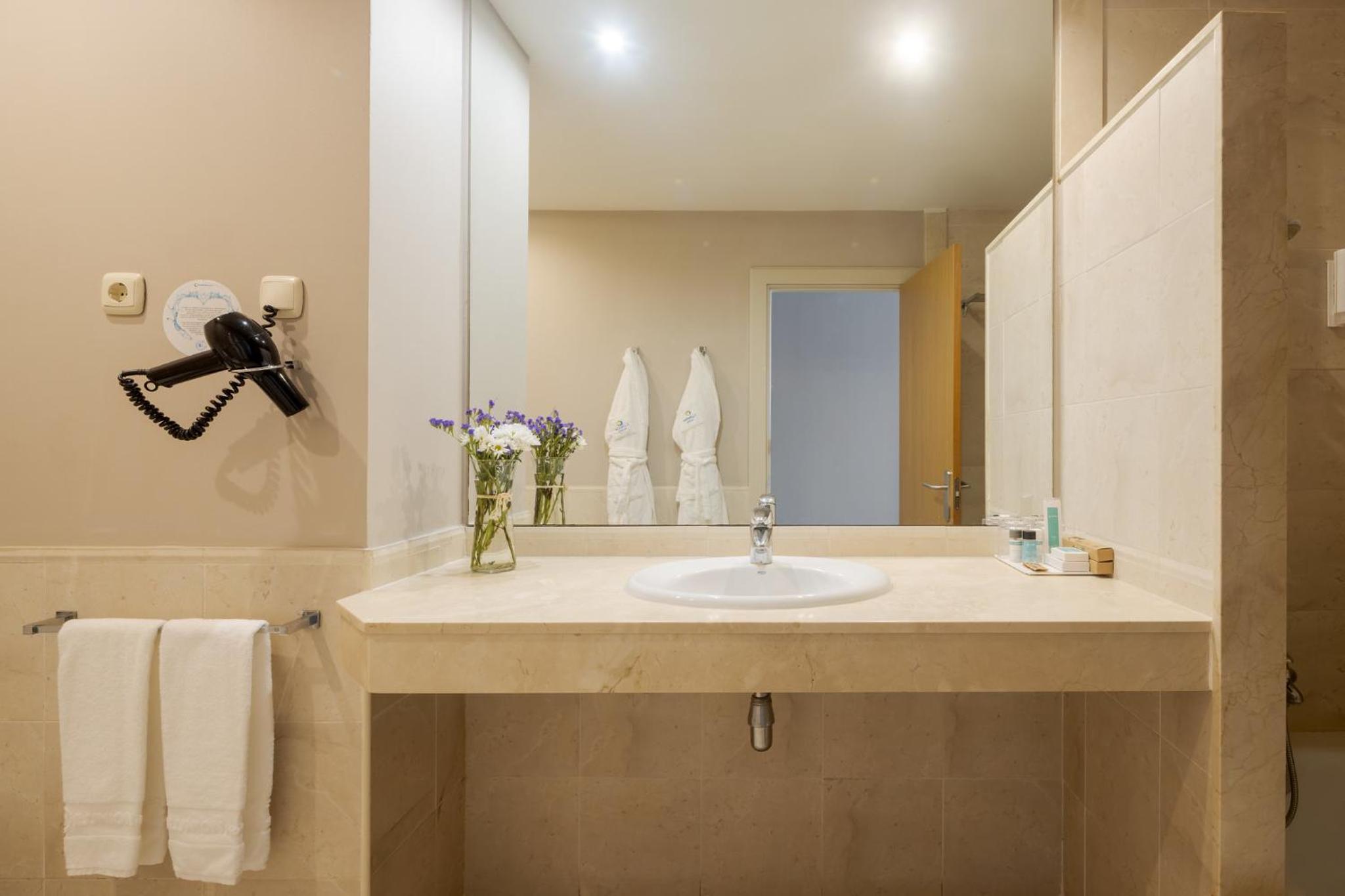Superior Double or Twin Room - Photo 4