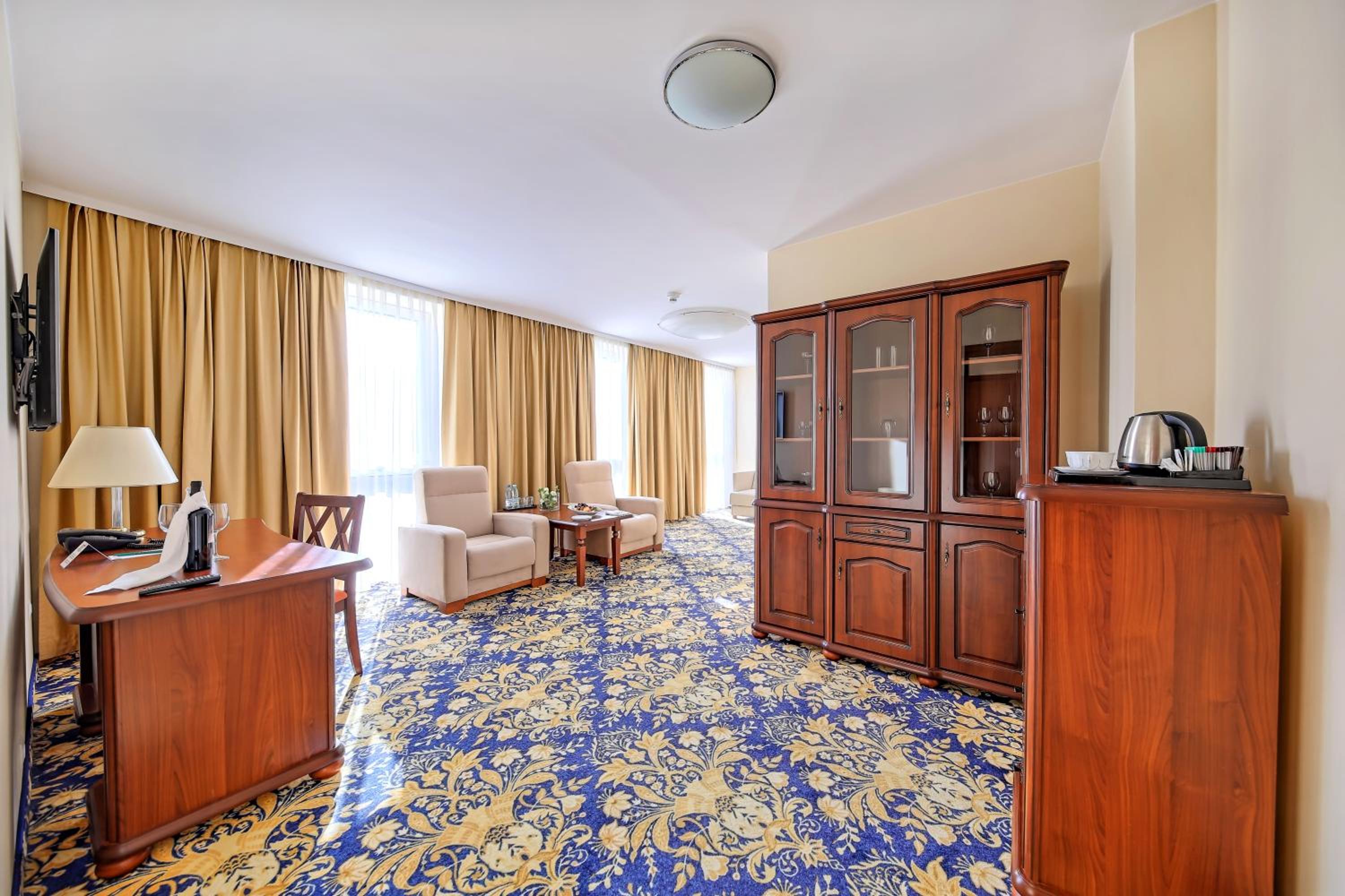 Deluxe Suite