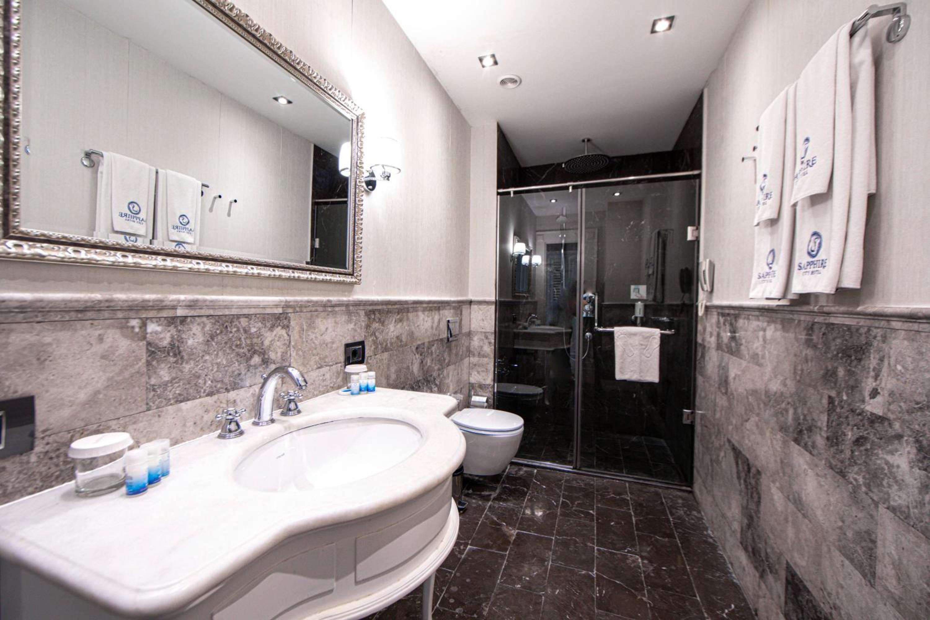Standard Double or Twin Room photo 2