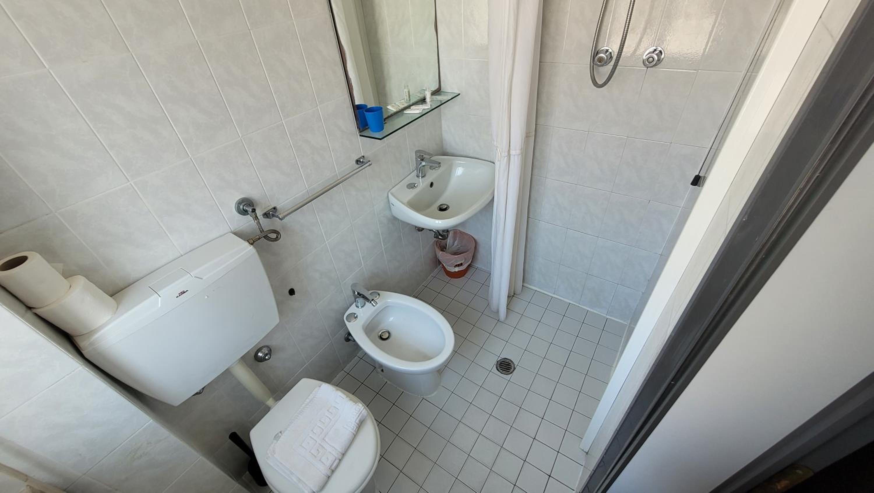 Standard Double or Twin Room - Photo 2