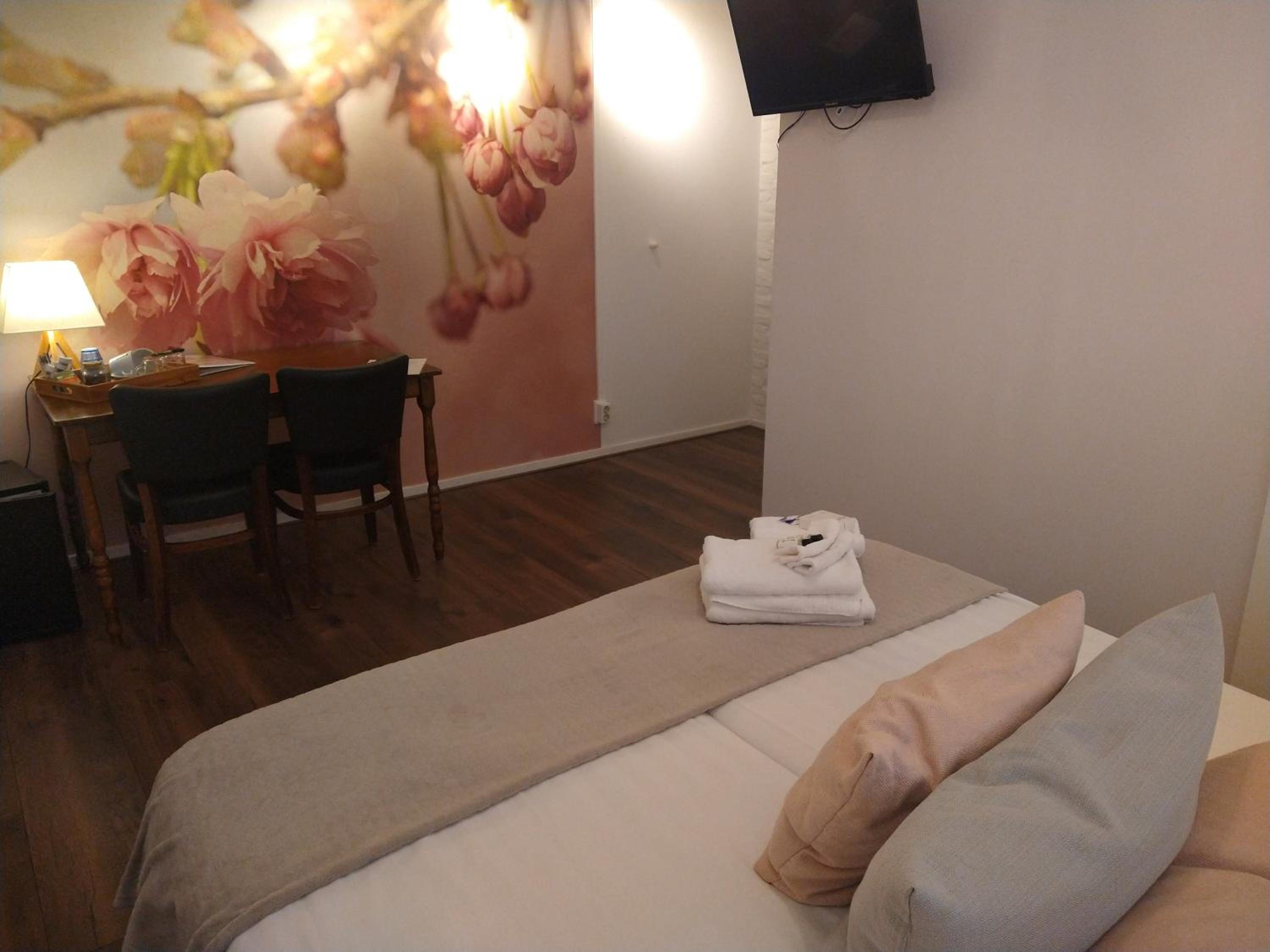 Large Twin Room photo 2