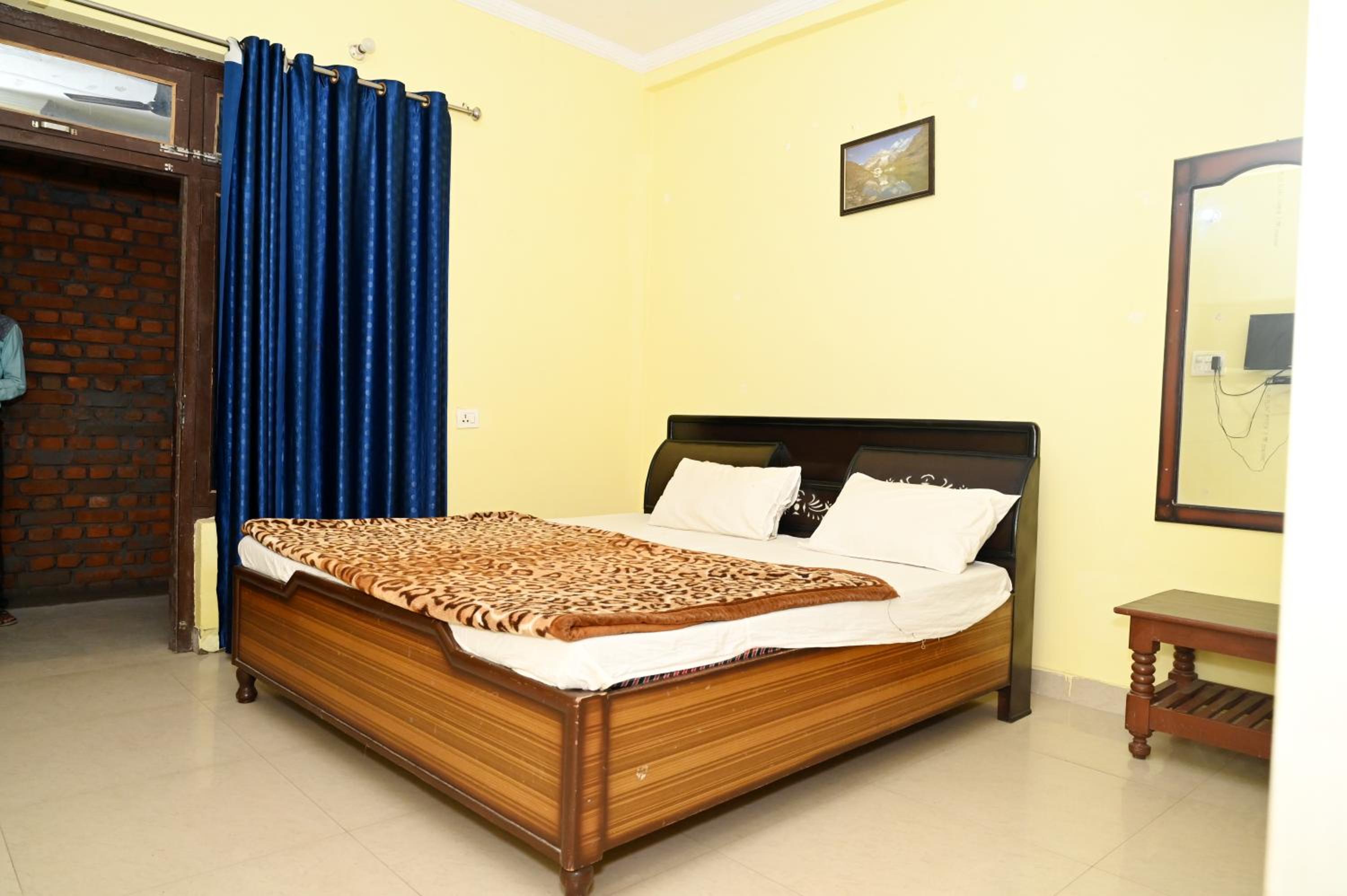 Deluxe King Room photo 2
