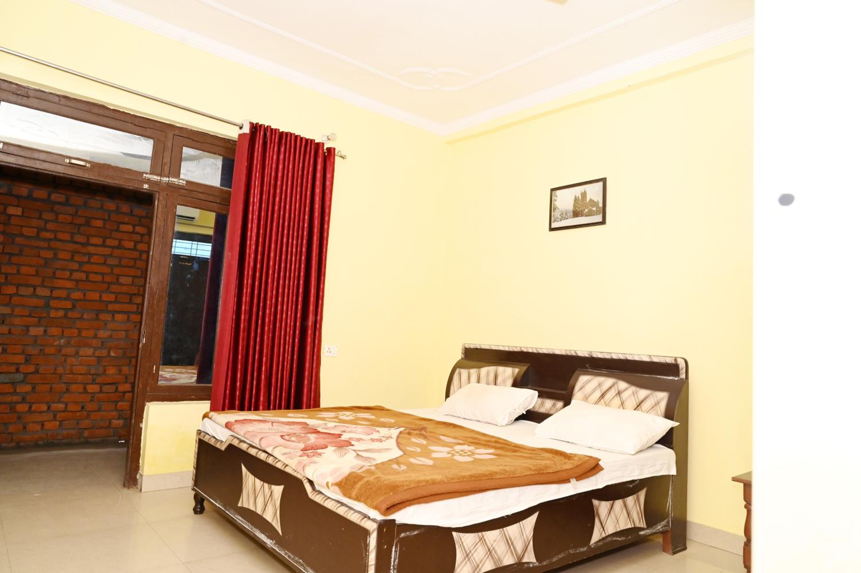 Deluxe King Room photo 3