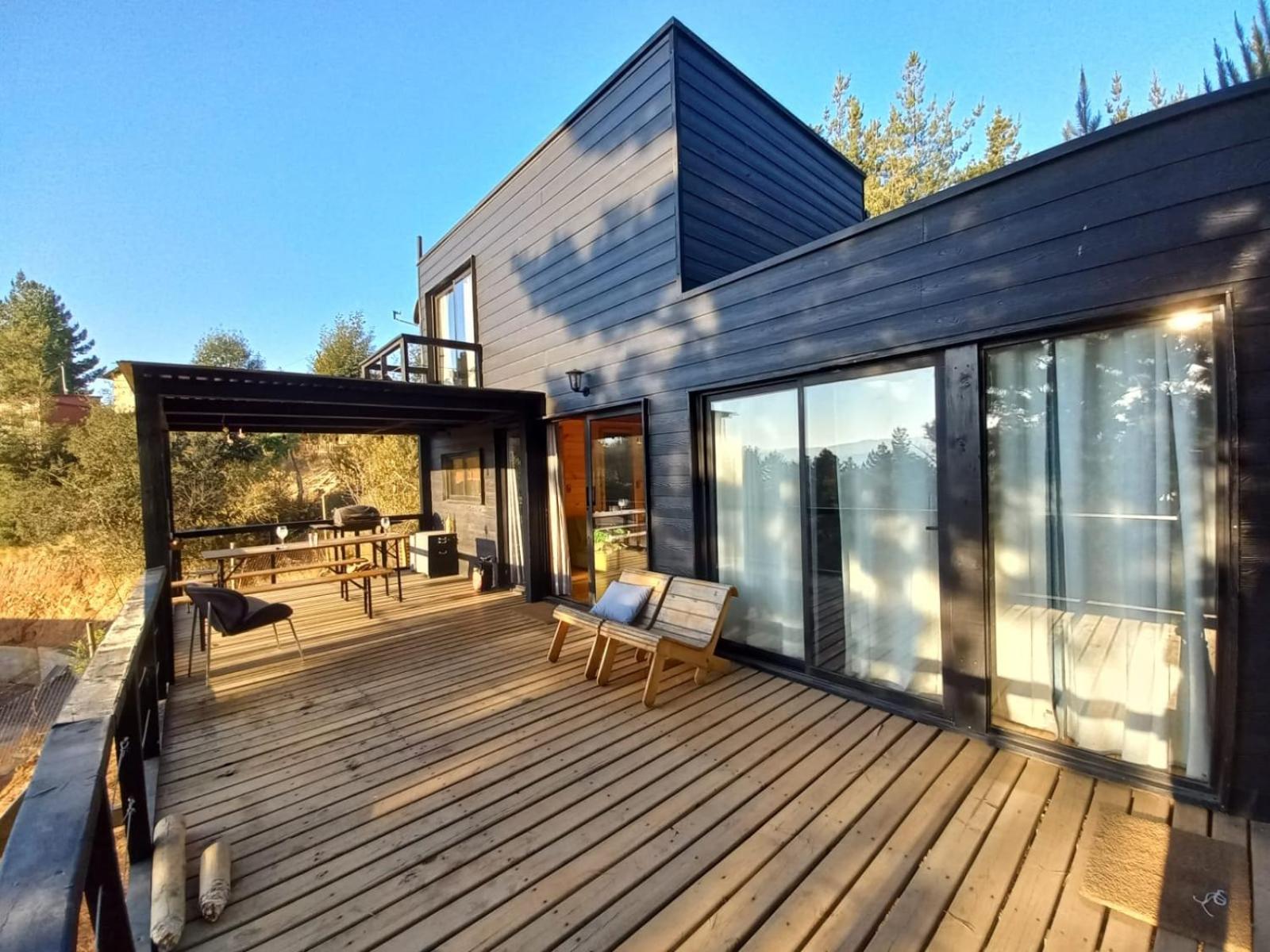 Three-Bedroom House photo 2