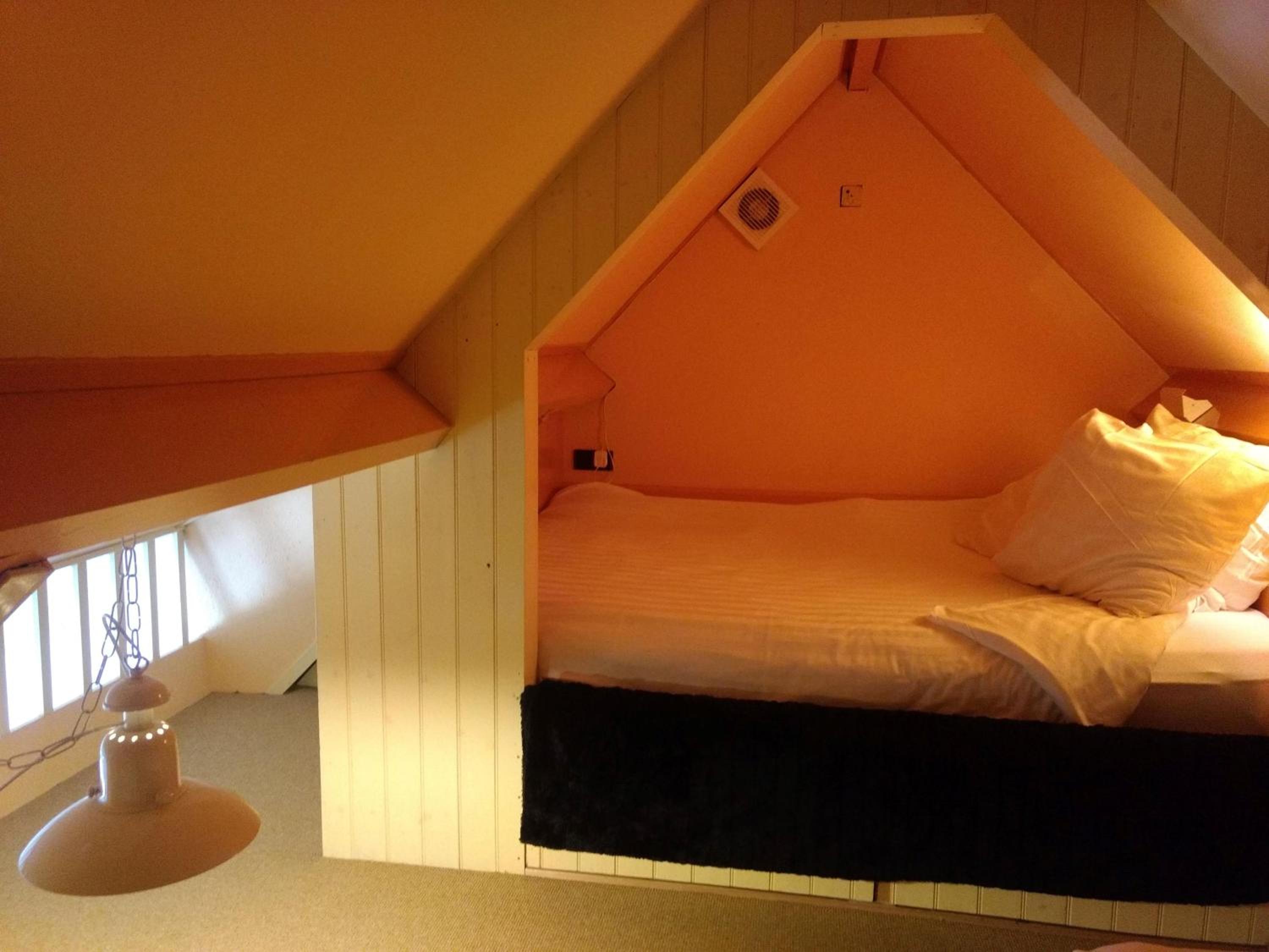 Twin Room with Cupboard Bed photo 2