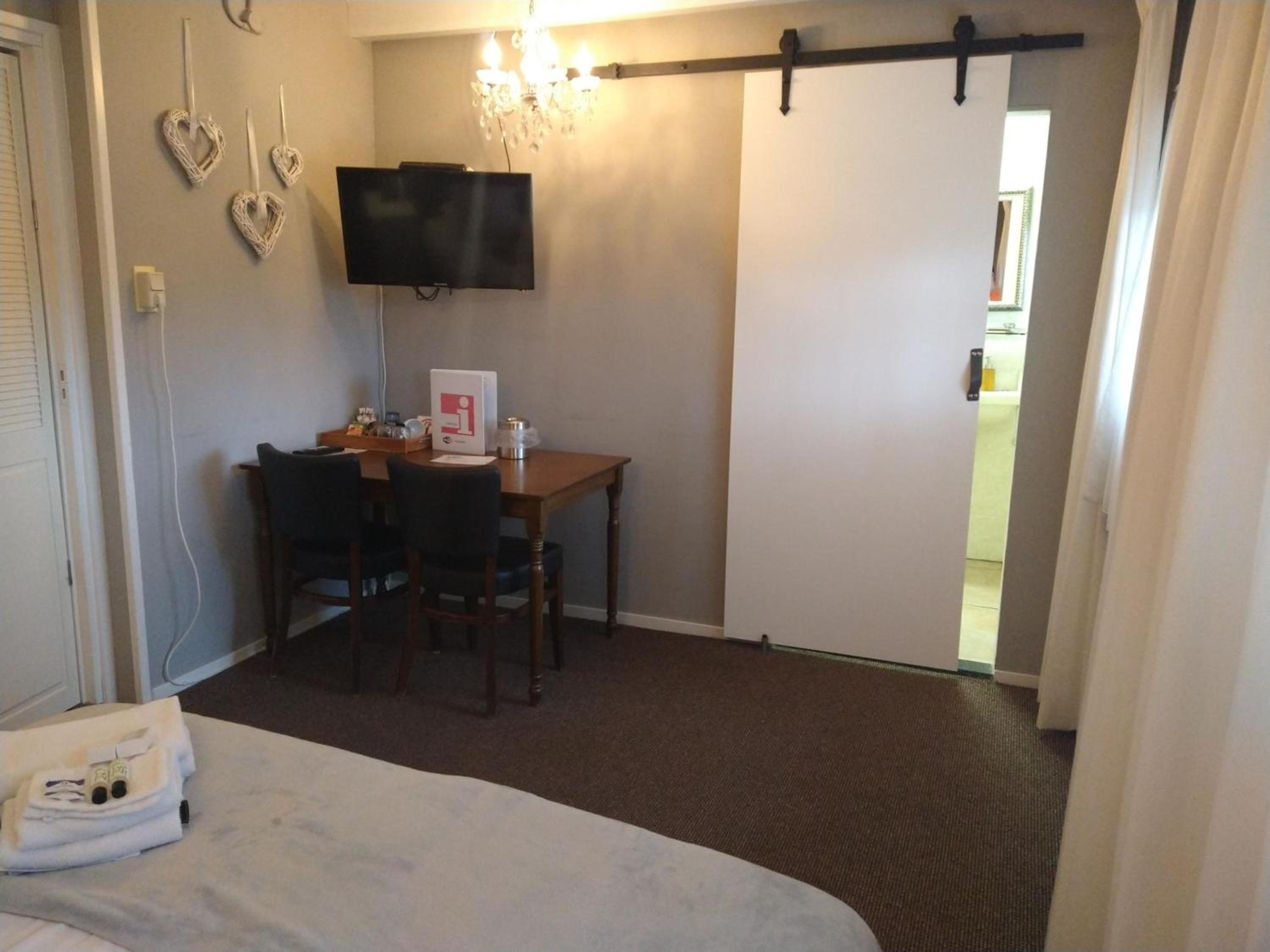 Comfort Room with Bath photo 3