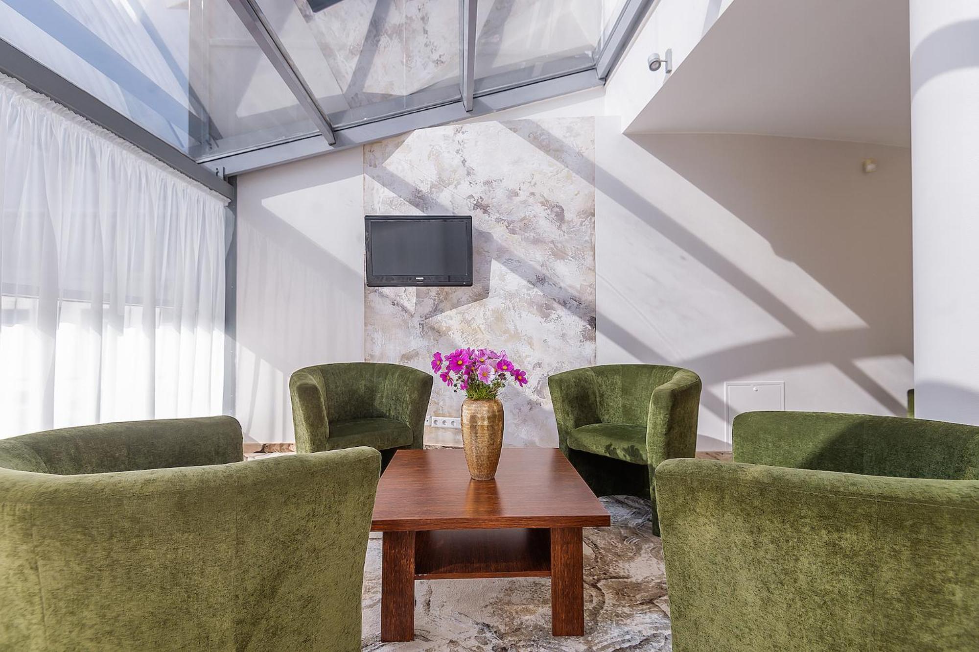 Superior Suite with Morning Spa Access - Photo 11