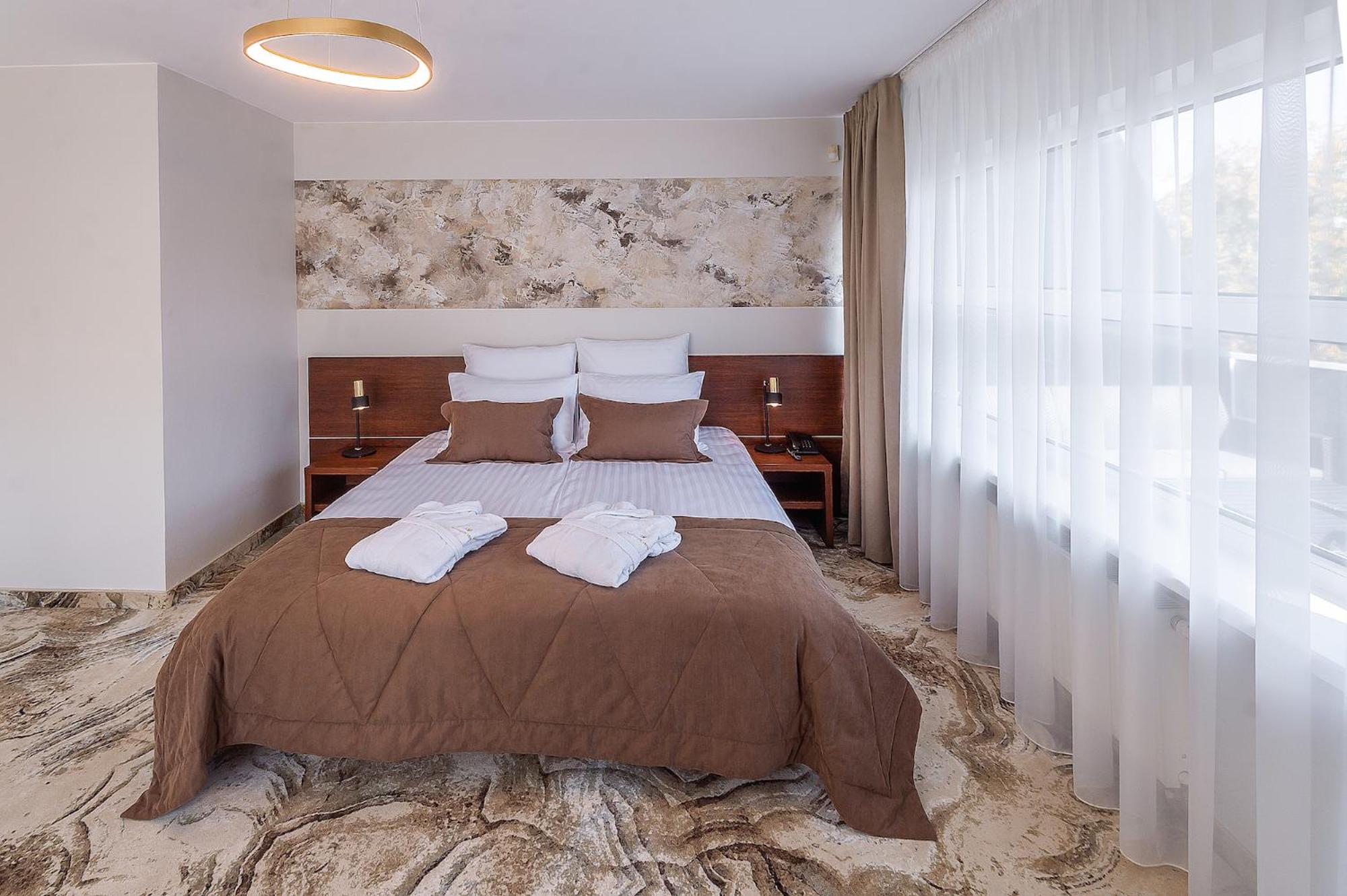 Superior Suite with Morning Spa Access - Photo 7