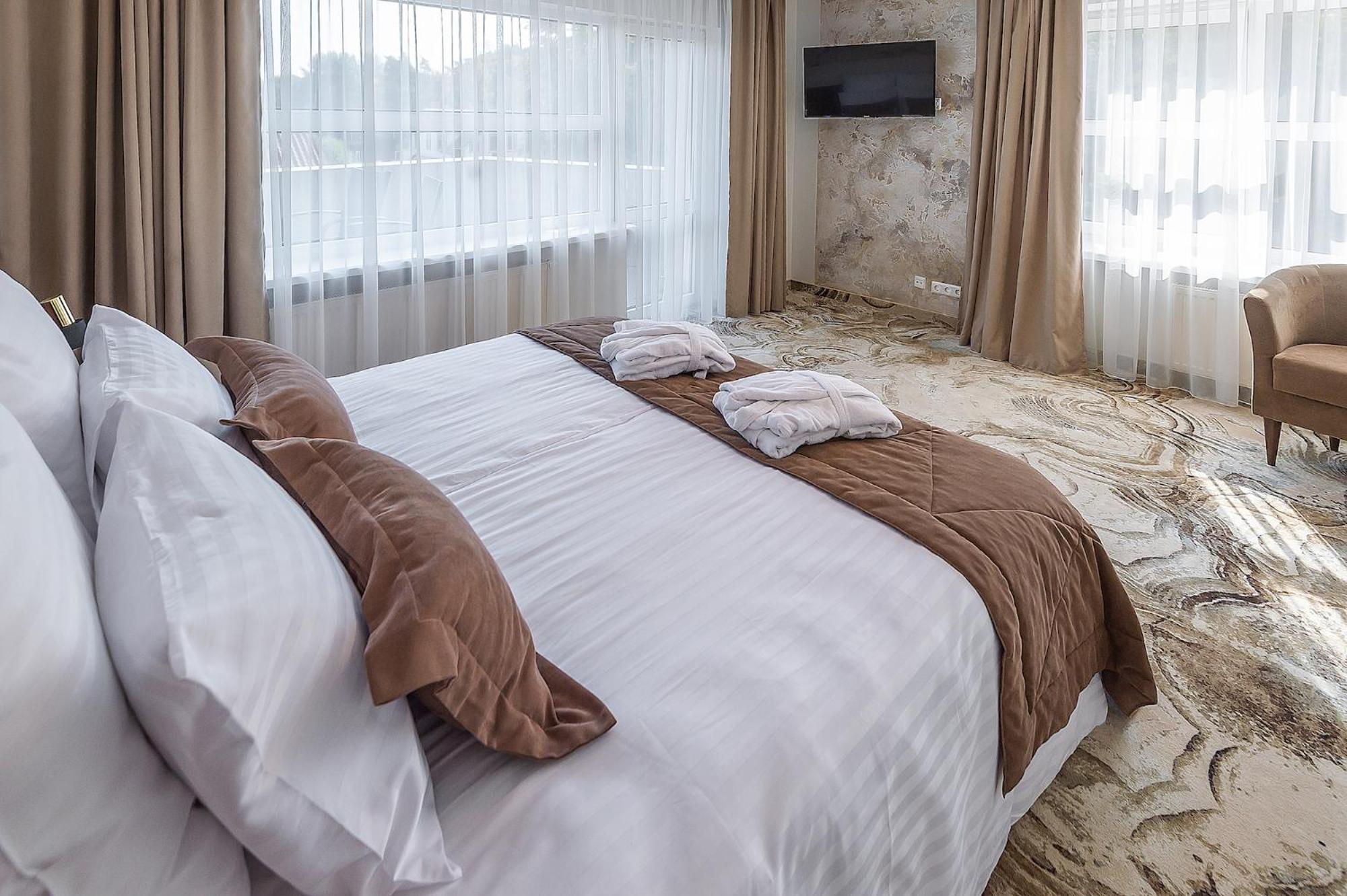 Superior Suite with Morning Spa Access - Photo 6