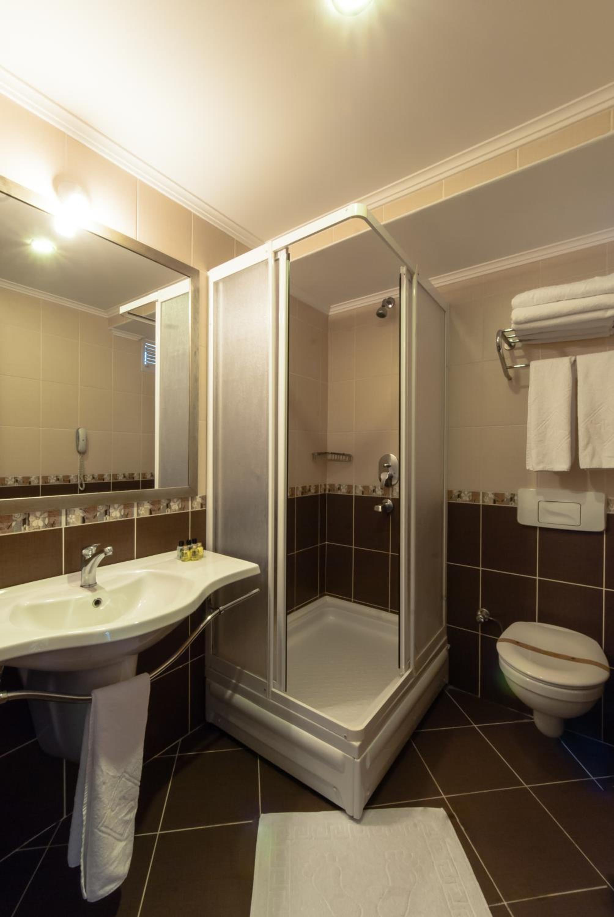 Standard Double or Twin Room photo 3