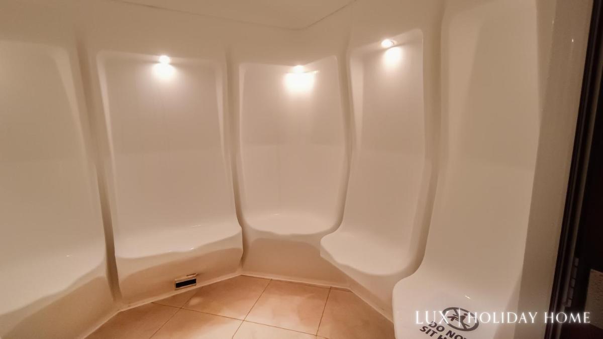 Three-Bedroom Apartment photo 2
