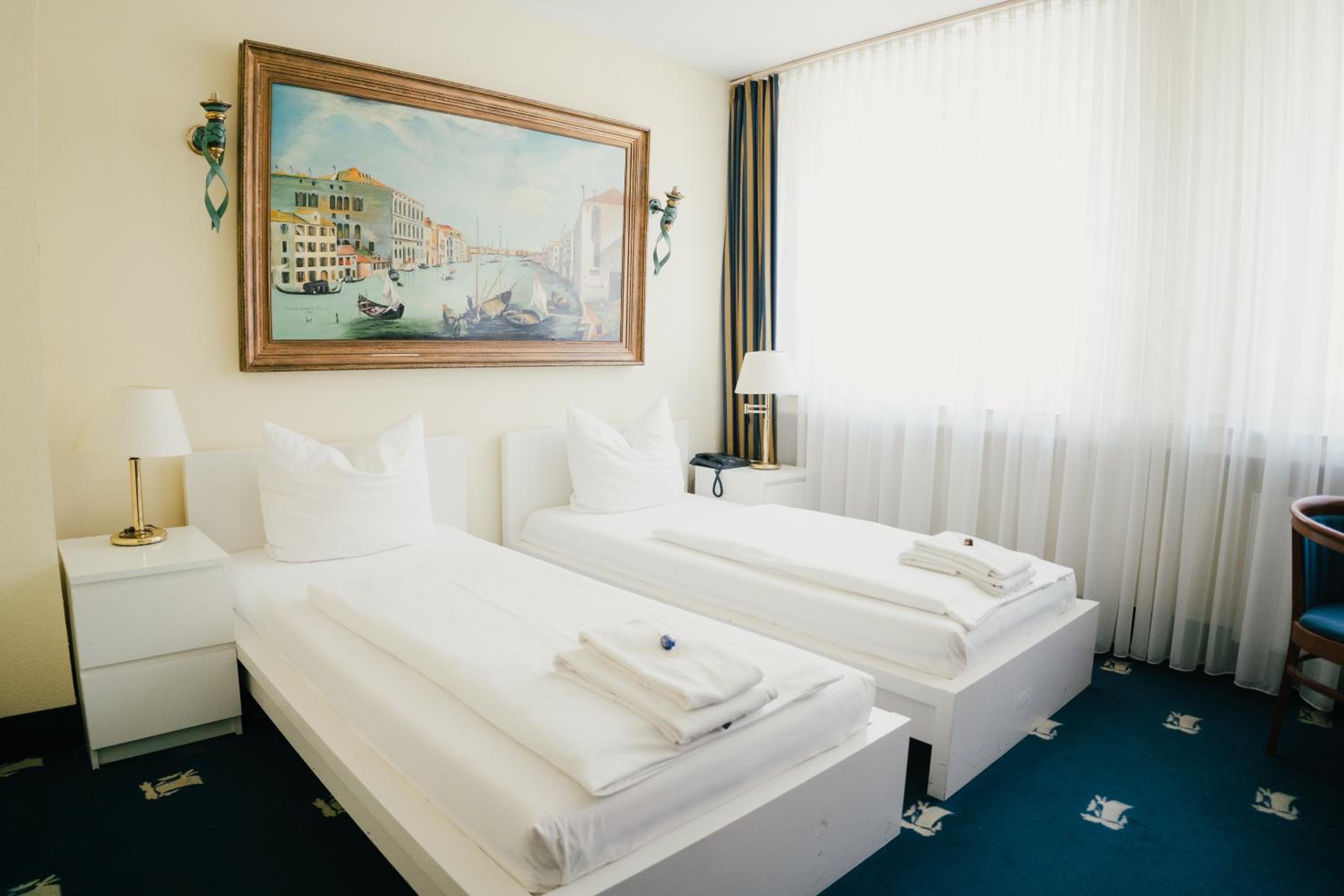 Twin Room - Photo 1