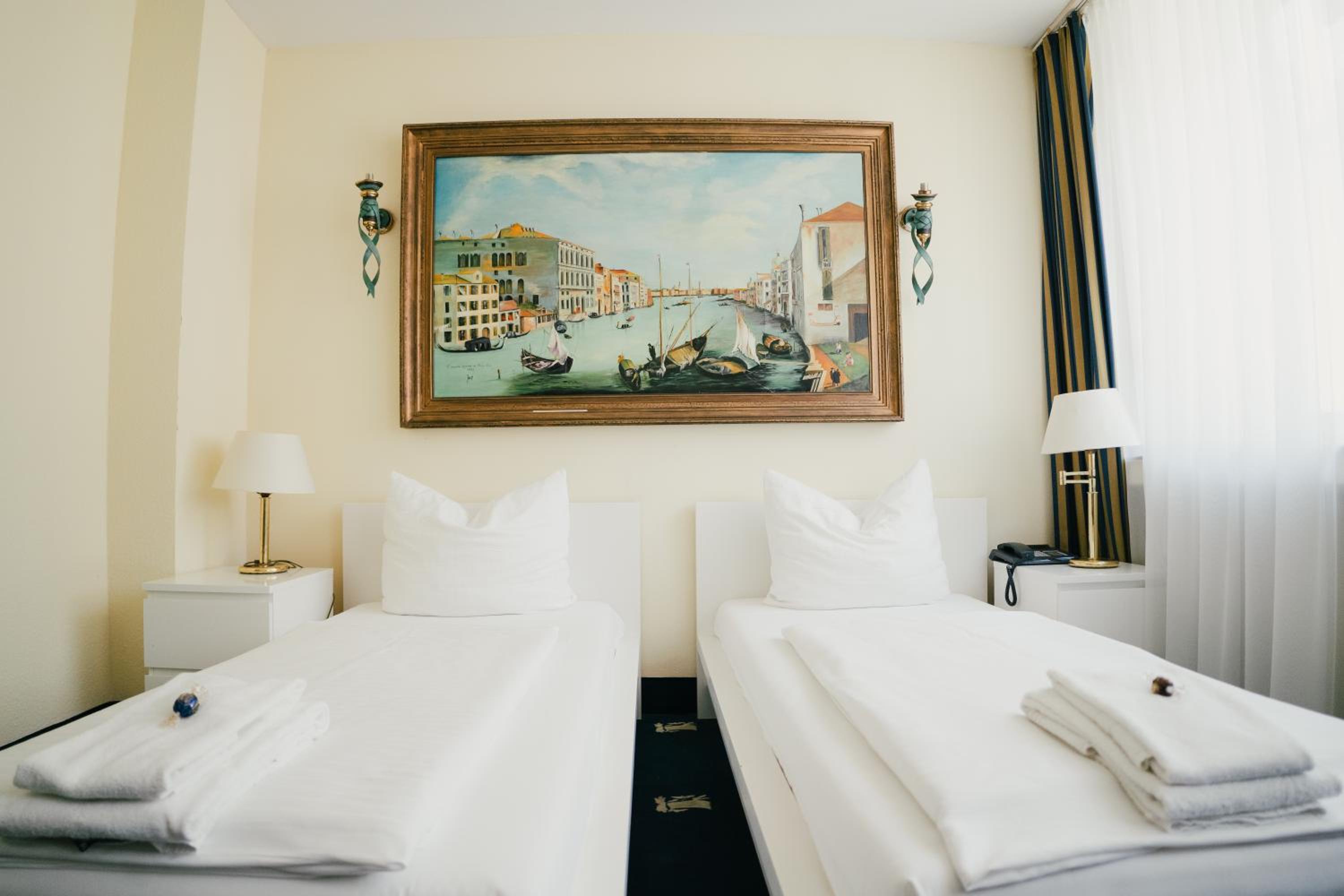 Twin Room - Photo 5