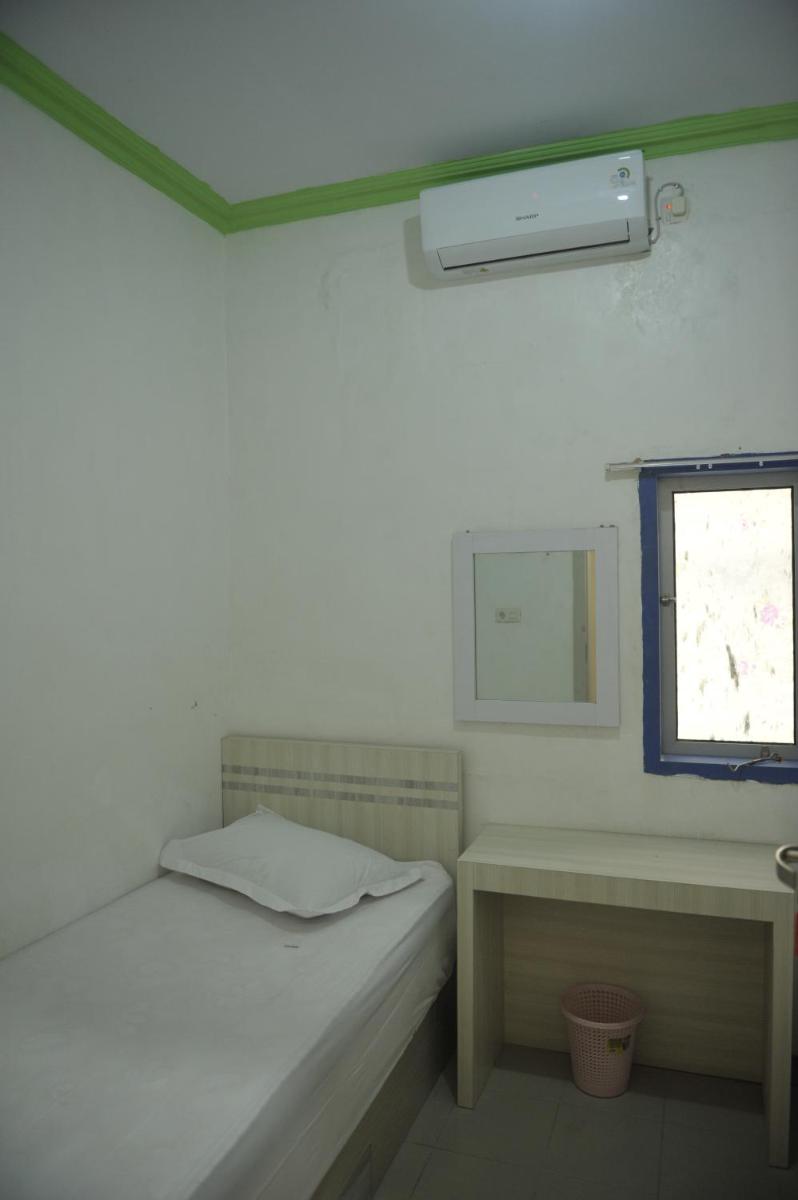 Twin Room with Shared Bathroom photo 2