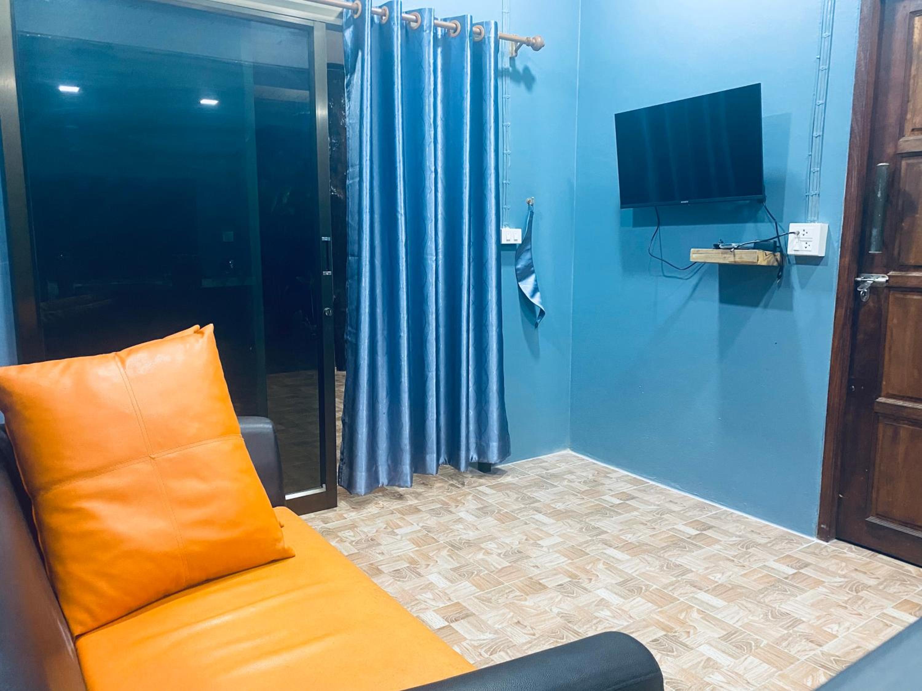 One-Bedroom House - Photo 13
