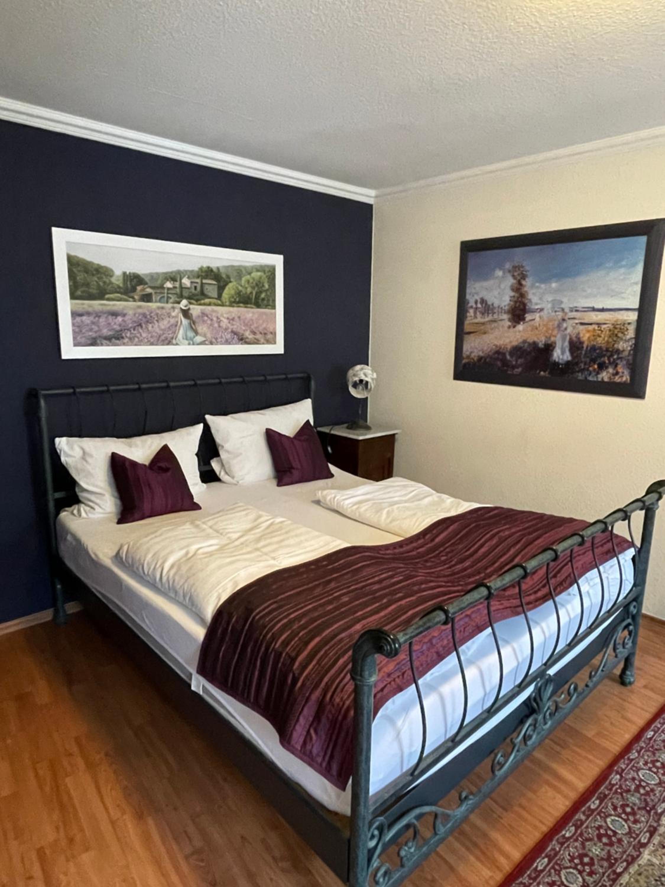 One-Bedroom Apartment - Photo 1