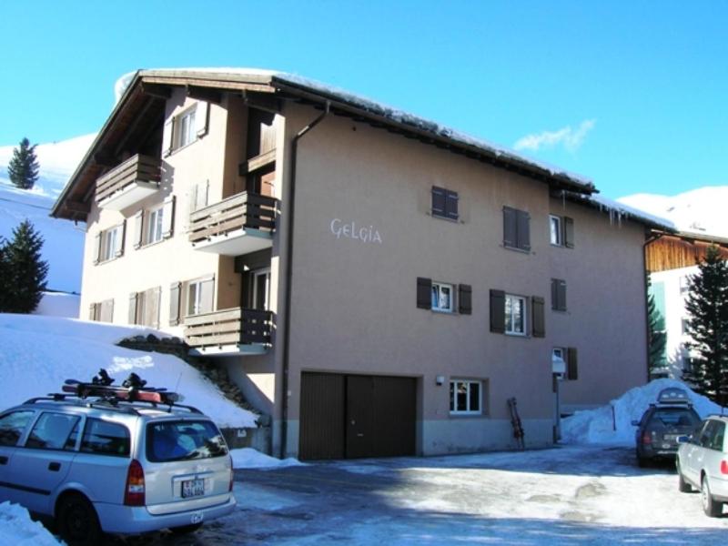 Three-Bedroom Apartment with Bath photo 3
