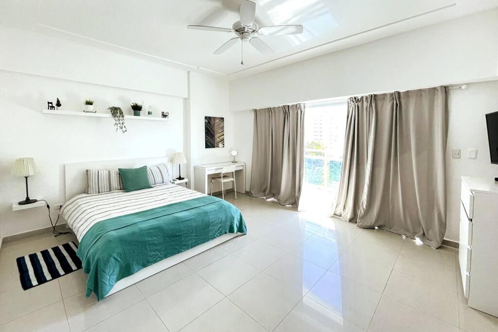 One-Bedroom Apartment with Balcony and Sea View photo 1