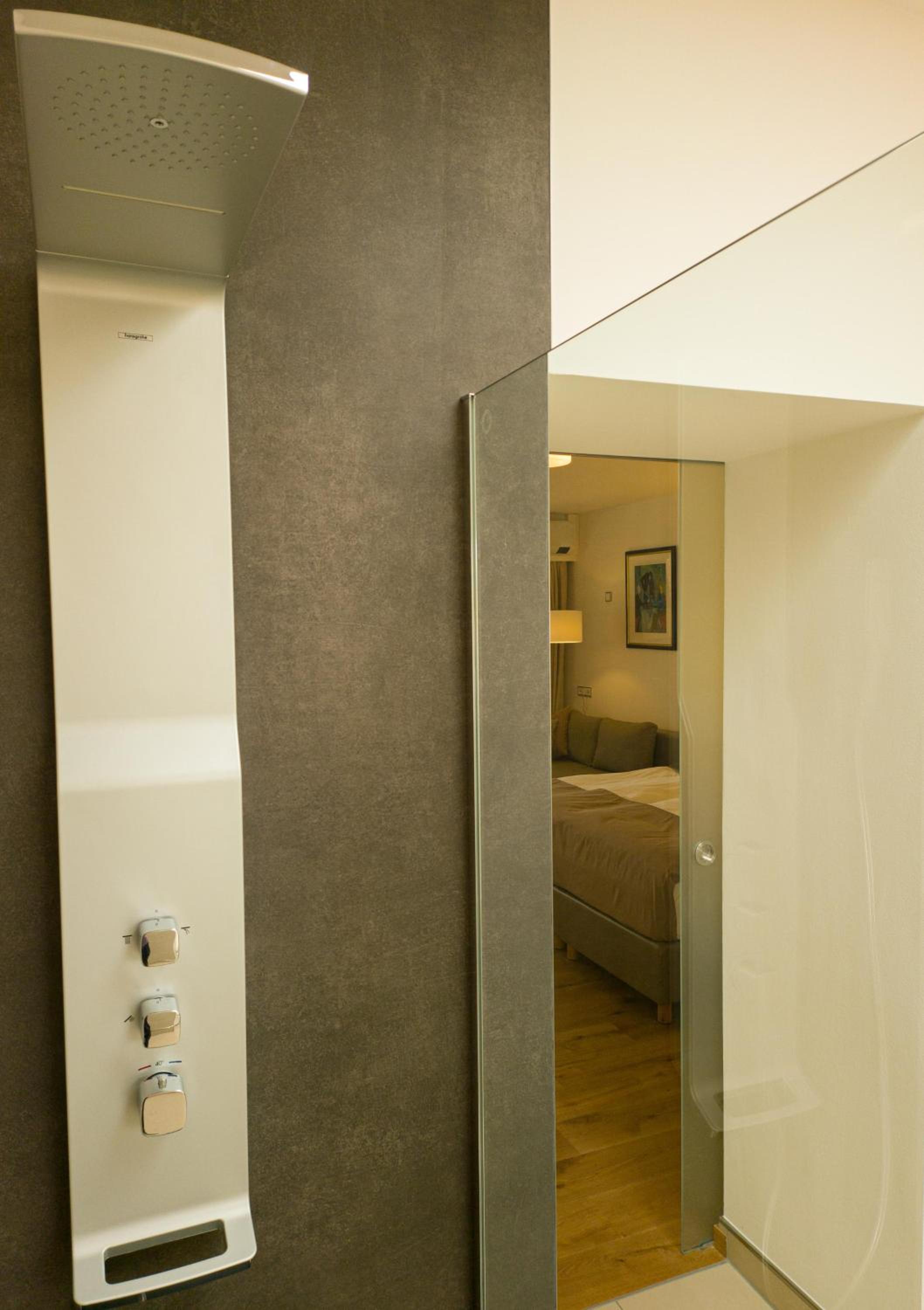 Deluxe Double Room with Shower photo 3