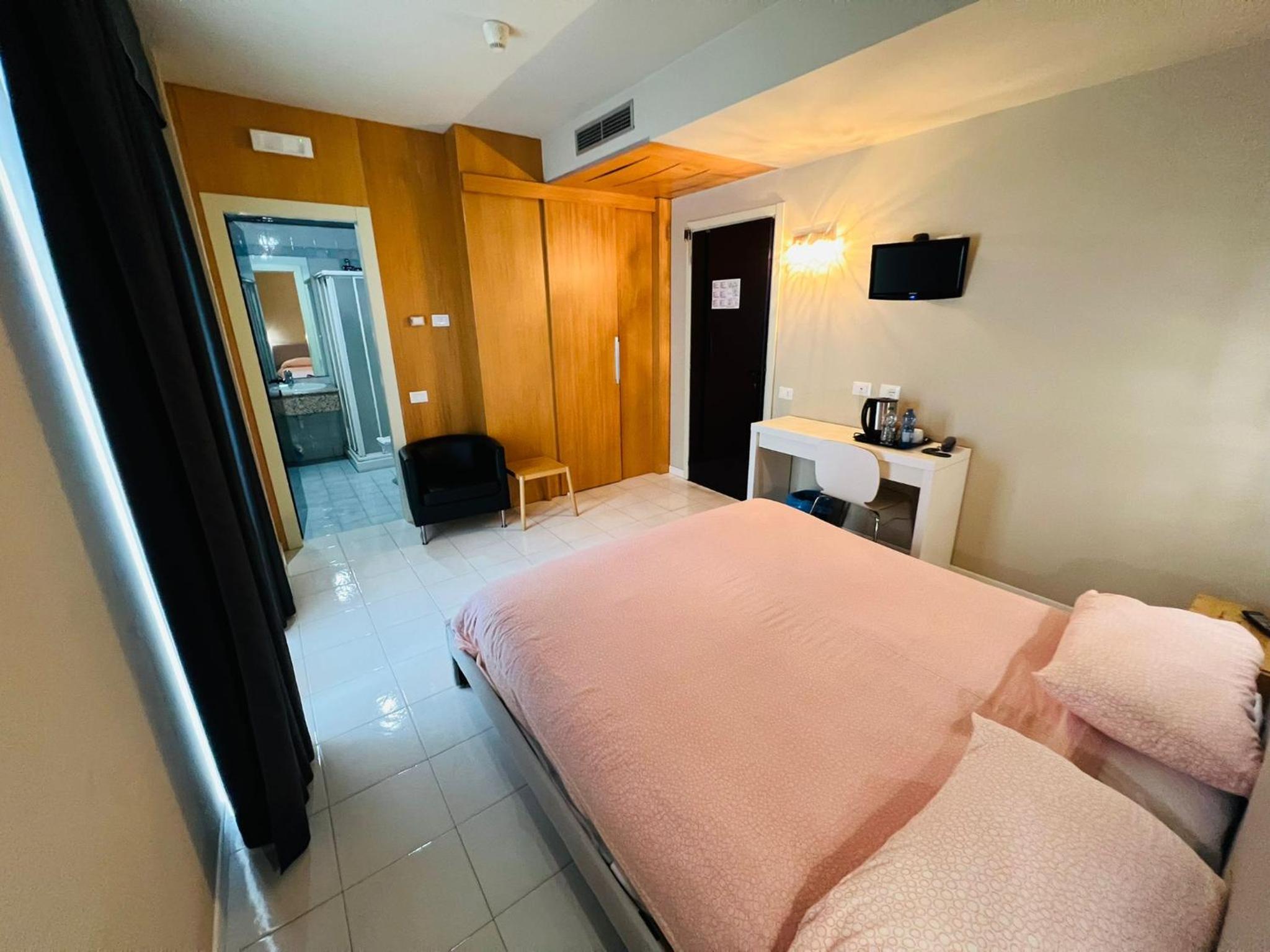 Standard Double Room - Photo 2