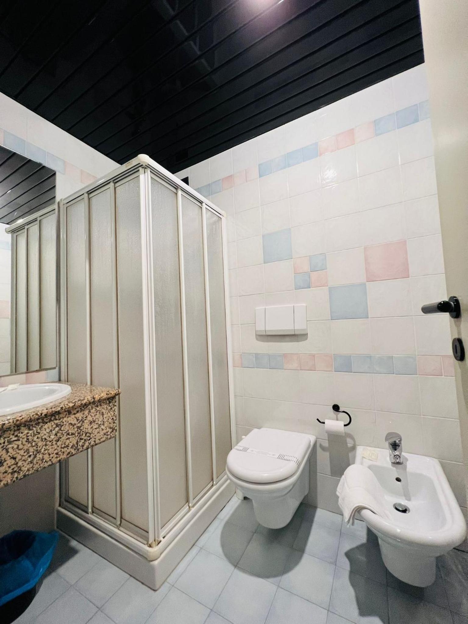 Standard Double Room - Photo 6