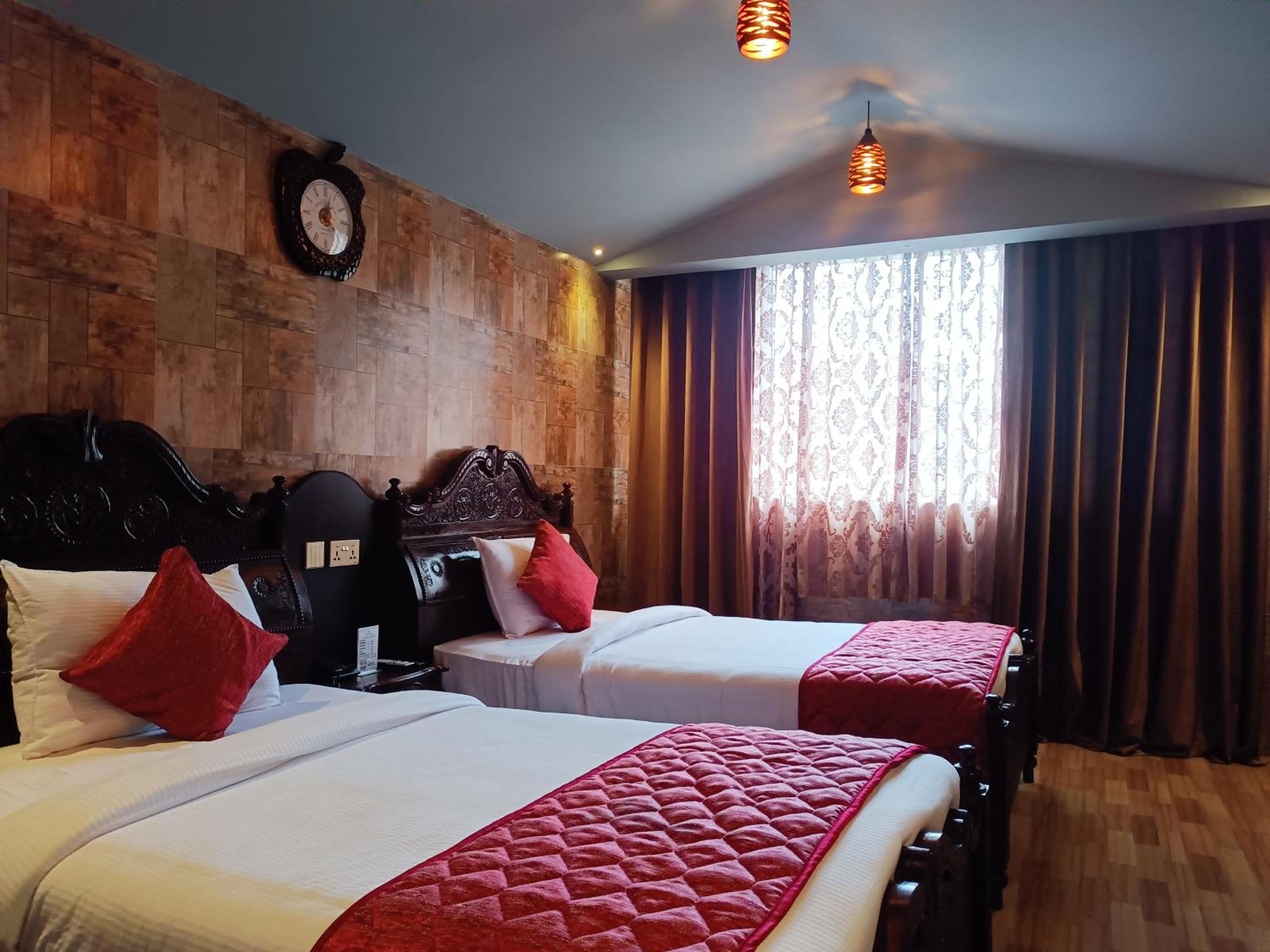 Deluxe Double Room (2 Adults + 1 Child) photo 1