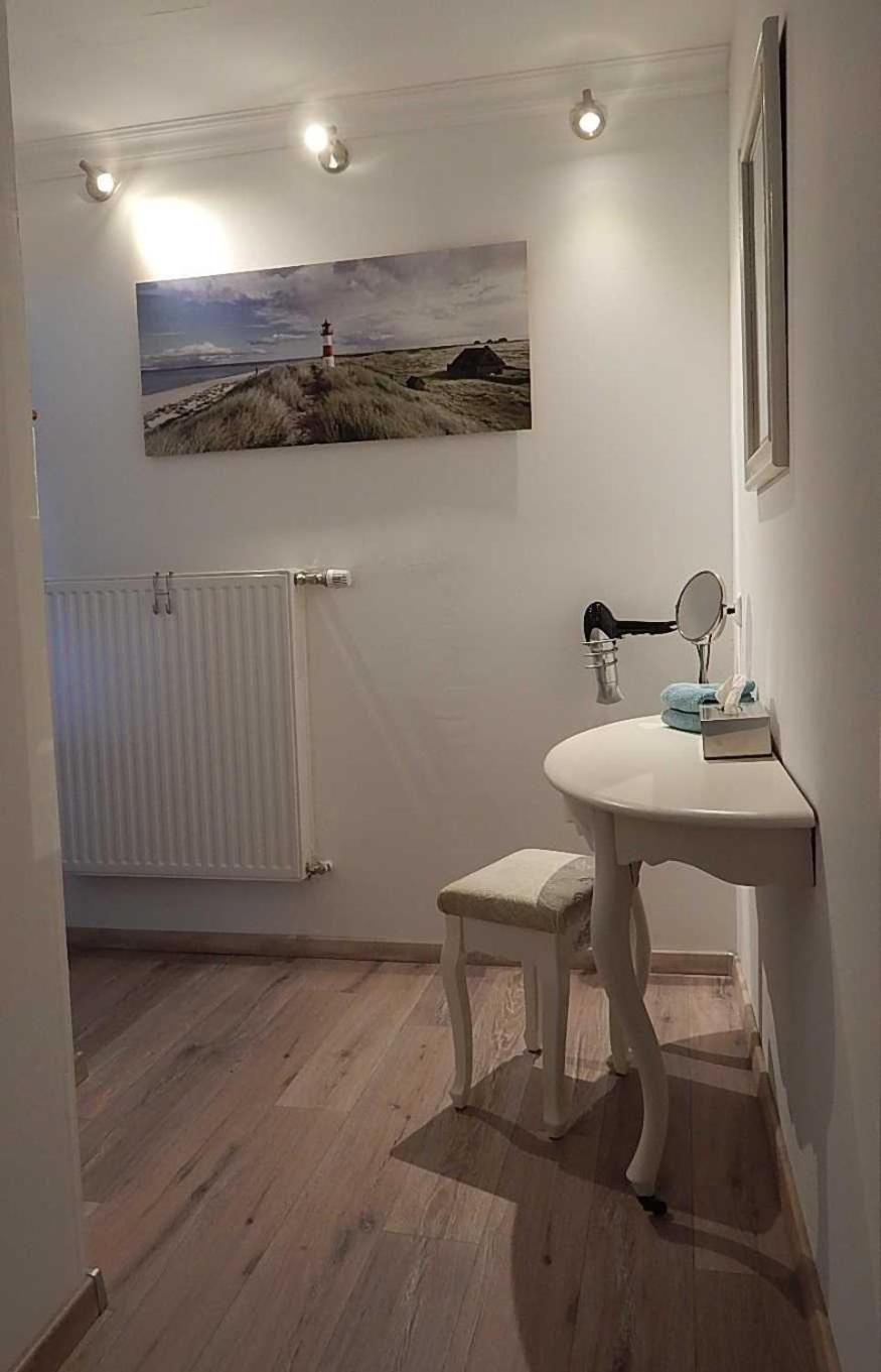 Three-Bedroom Apartment with Terrace photo 2