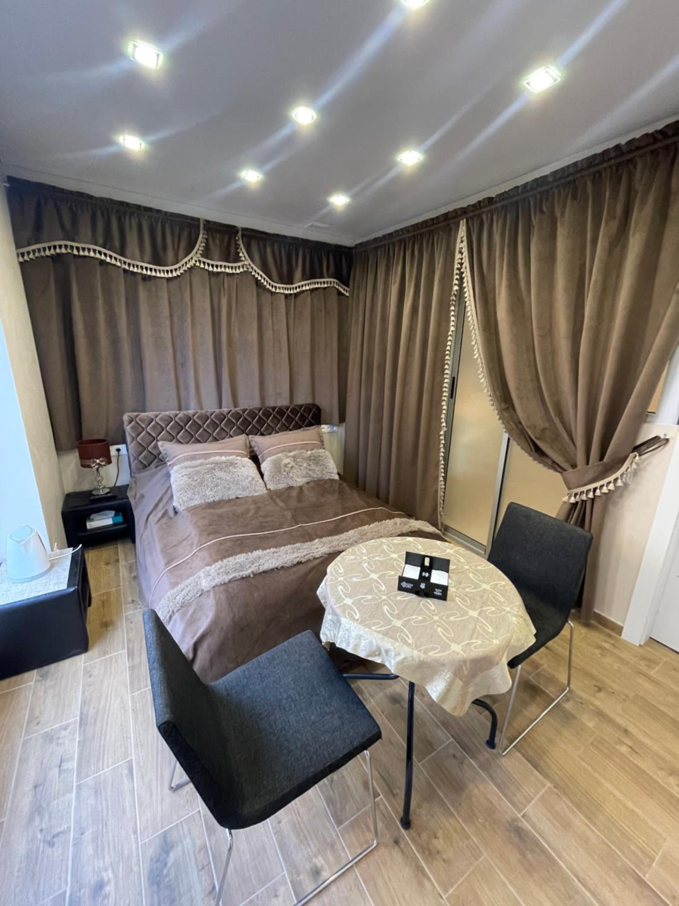 Double Room with Balcony - Photo 32