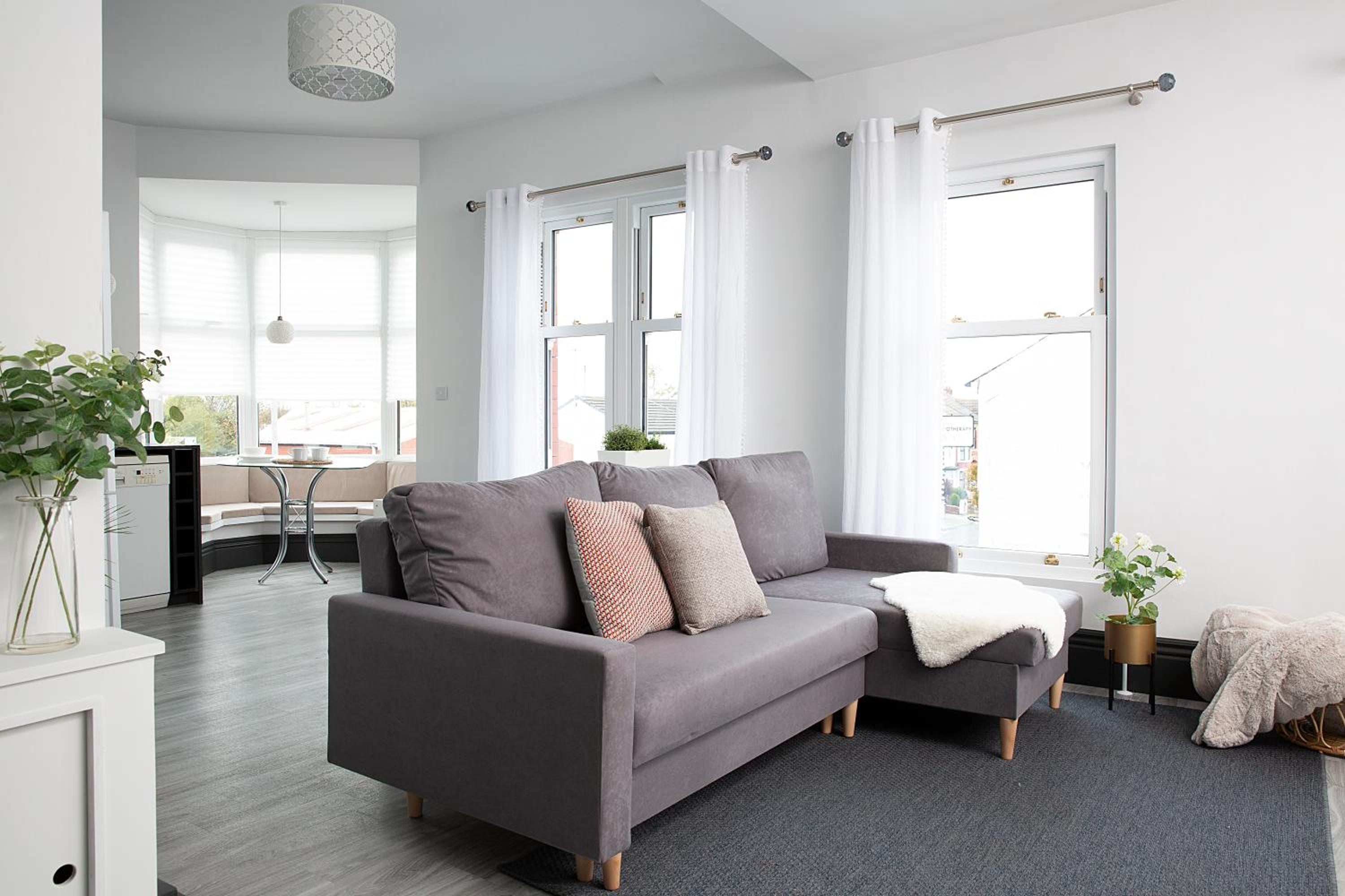 One-Bedroom Apartment photo 1