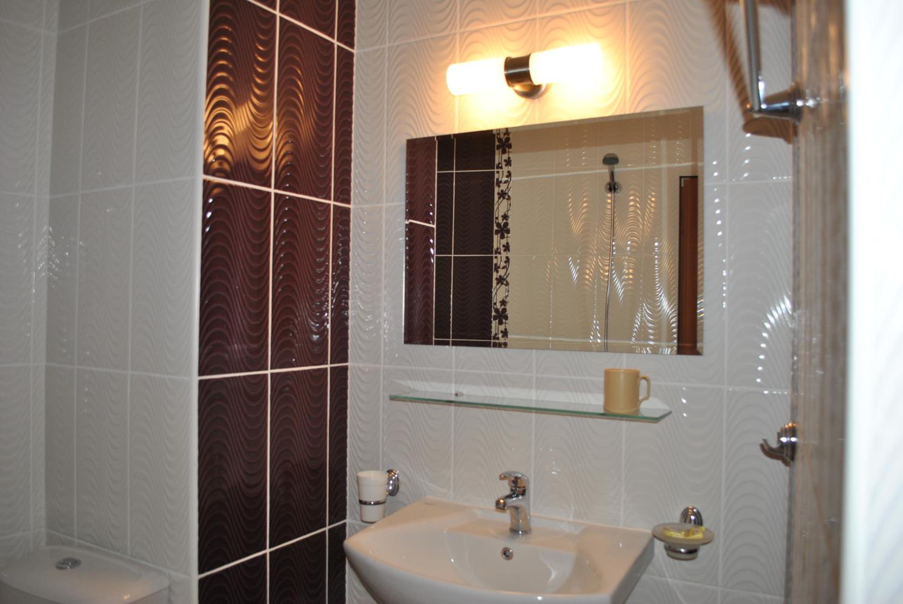 Double Room with Balcony - Photo 12