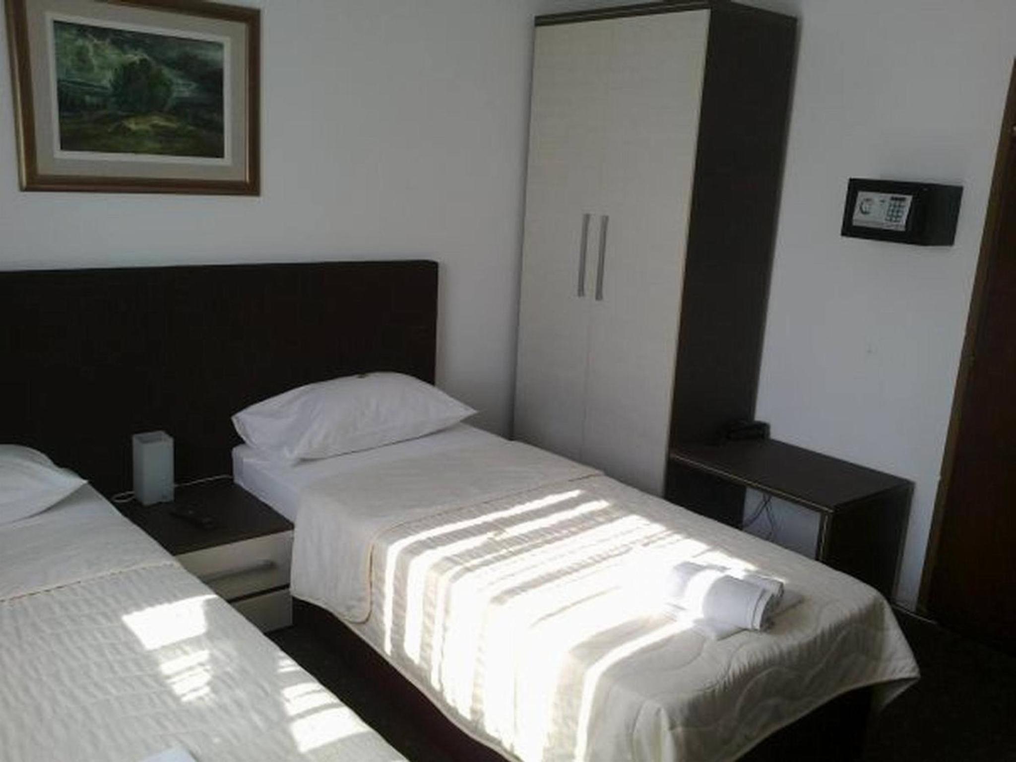 Double or Twin Room - Photo 6