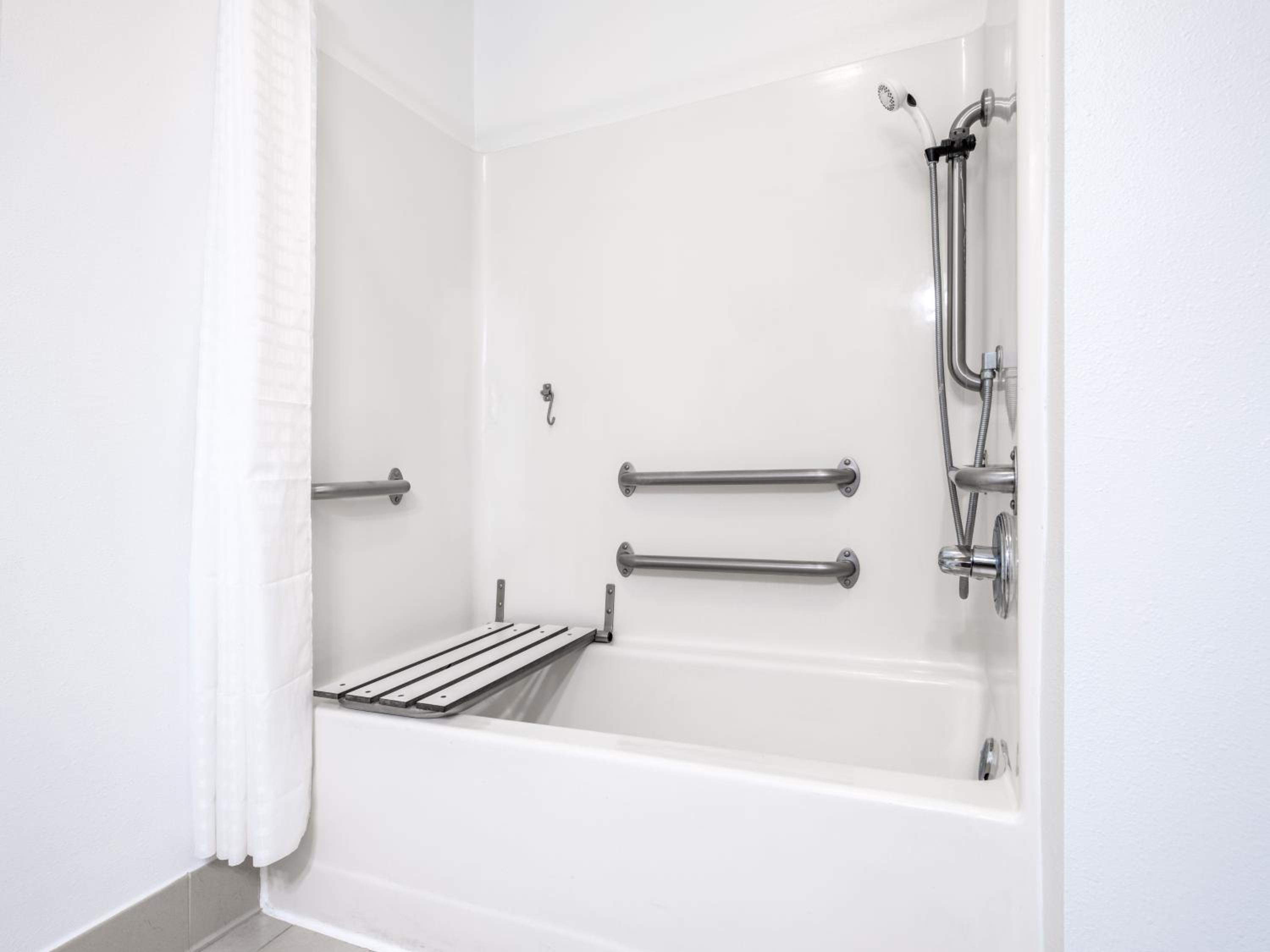 Queen Room with Two Queen Beds - Disability Access/Non-Smoking - Photo 3