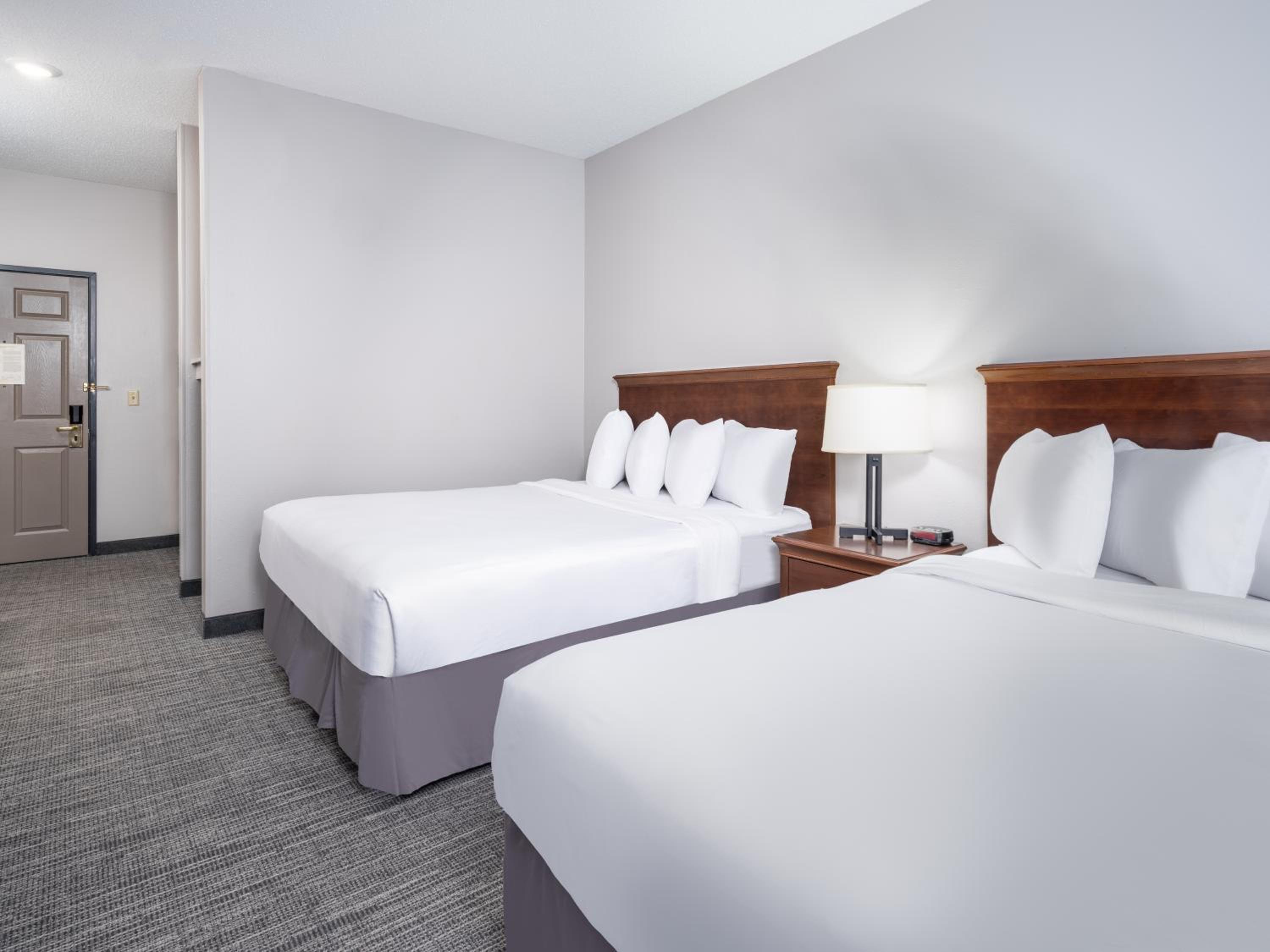 Queen Room with Two Queen Beds - Non-Smoking - Photo 1