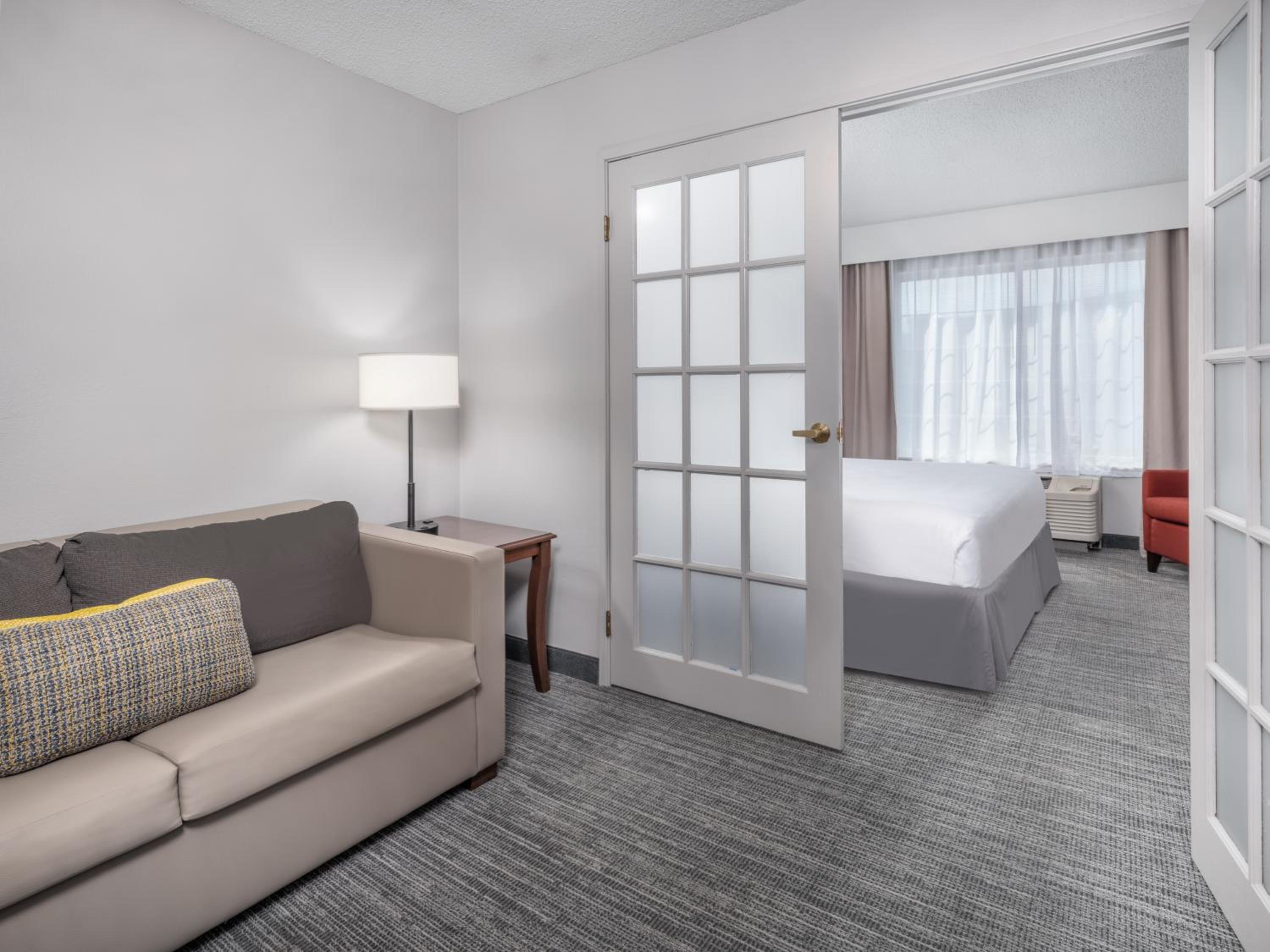 One-Bedroom King Suite - Non-Smoking - Photo 2