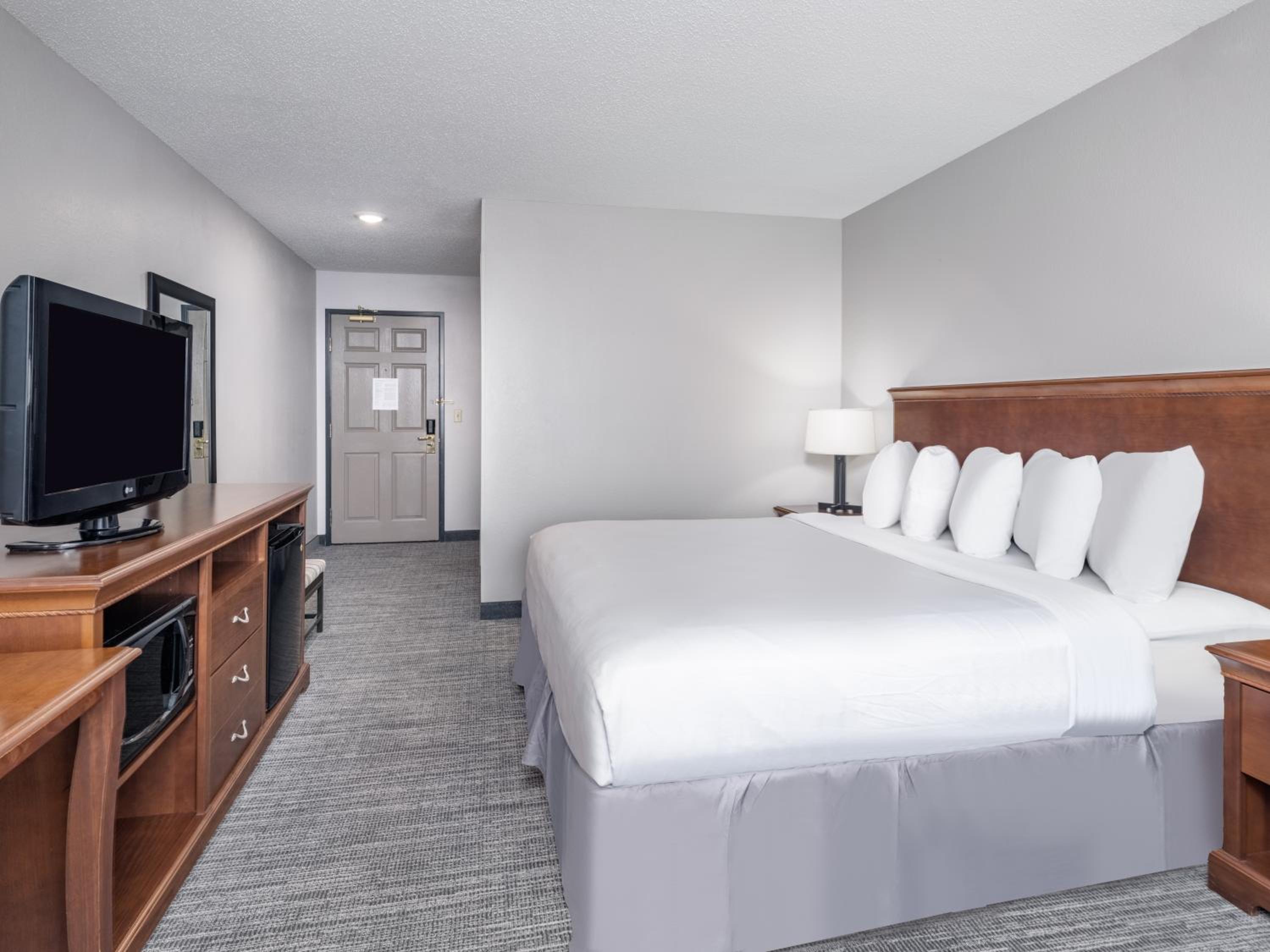 King Room - Non-Smoking - Photo 2