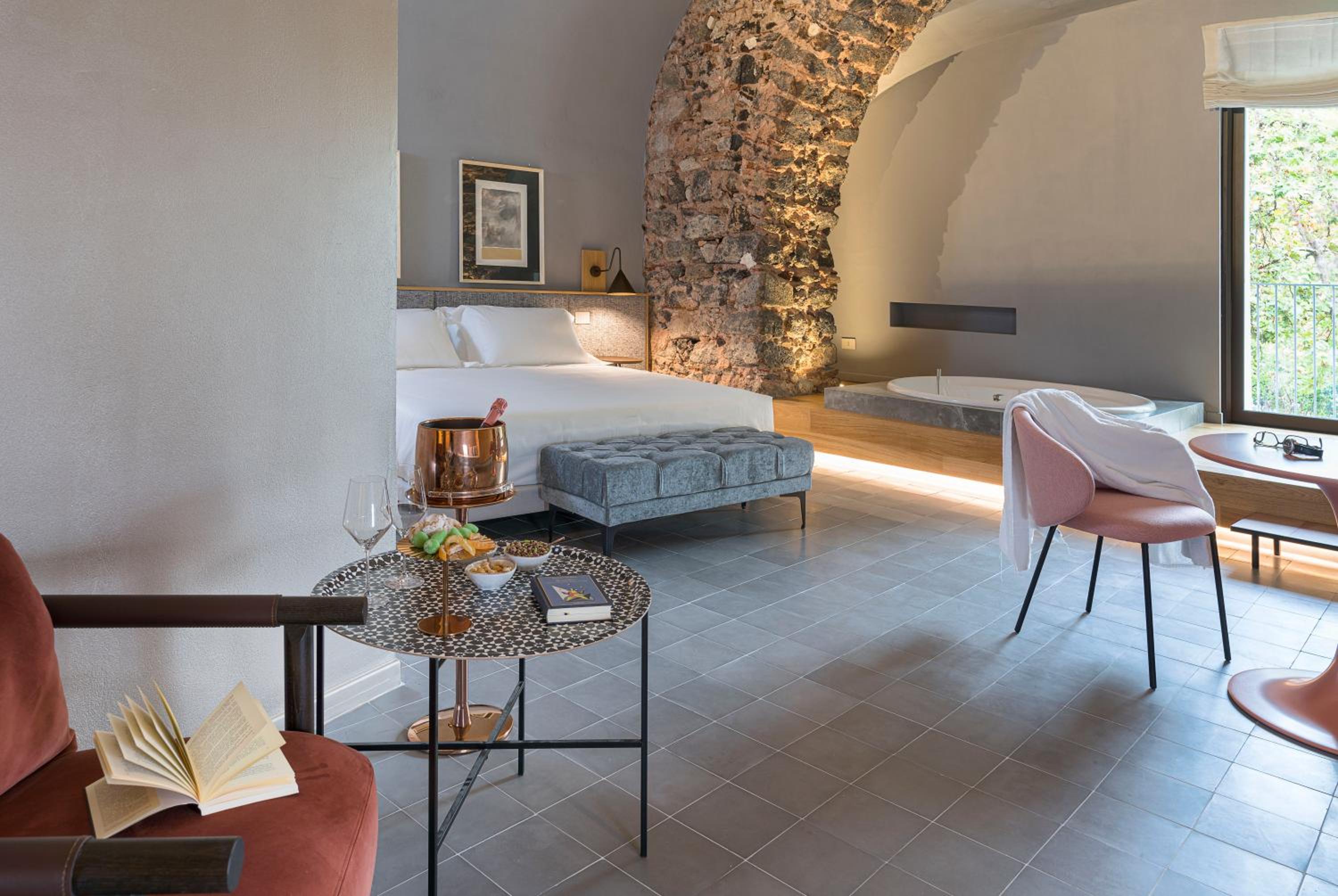 Deluxe Suite with Spa Bath - Photo 1