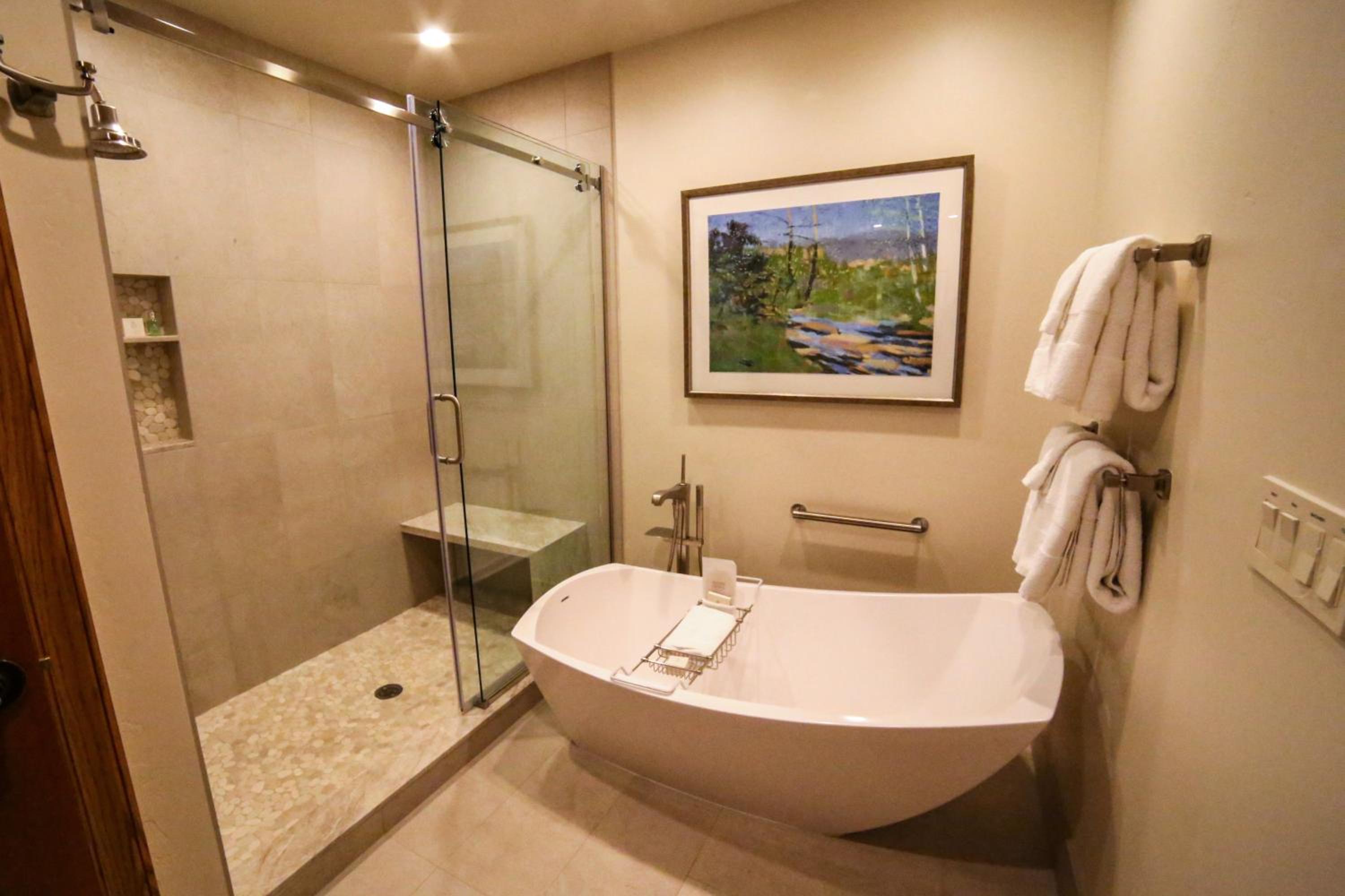 Premium Luxury Five Bedroom Townhouse with Hot Tub - Photo 3