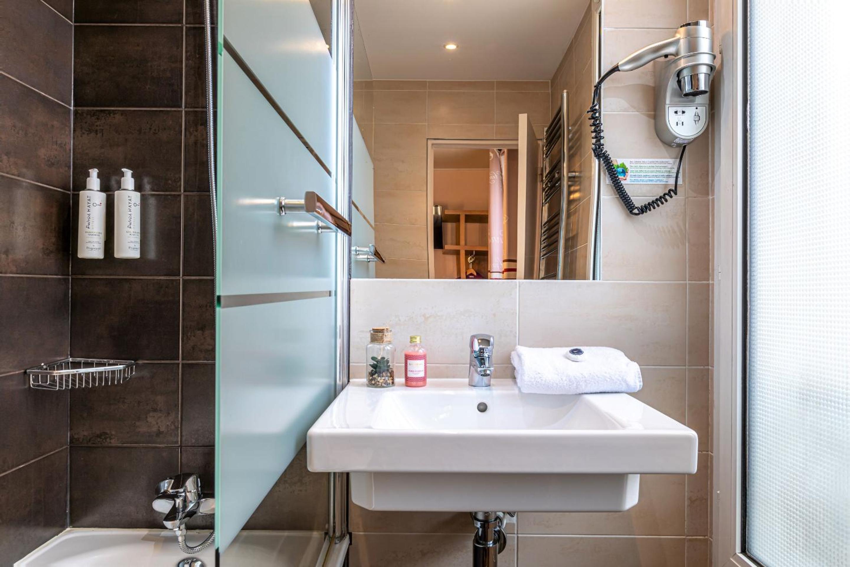 Comfort Double Room thumbnail 6