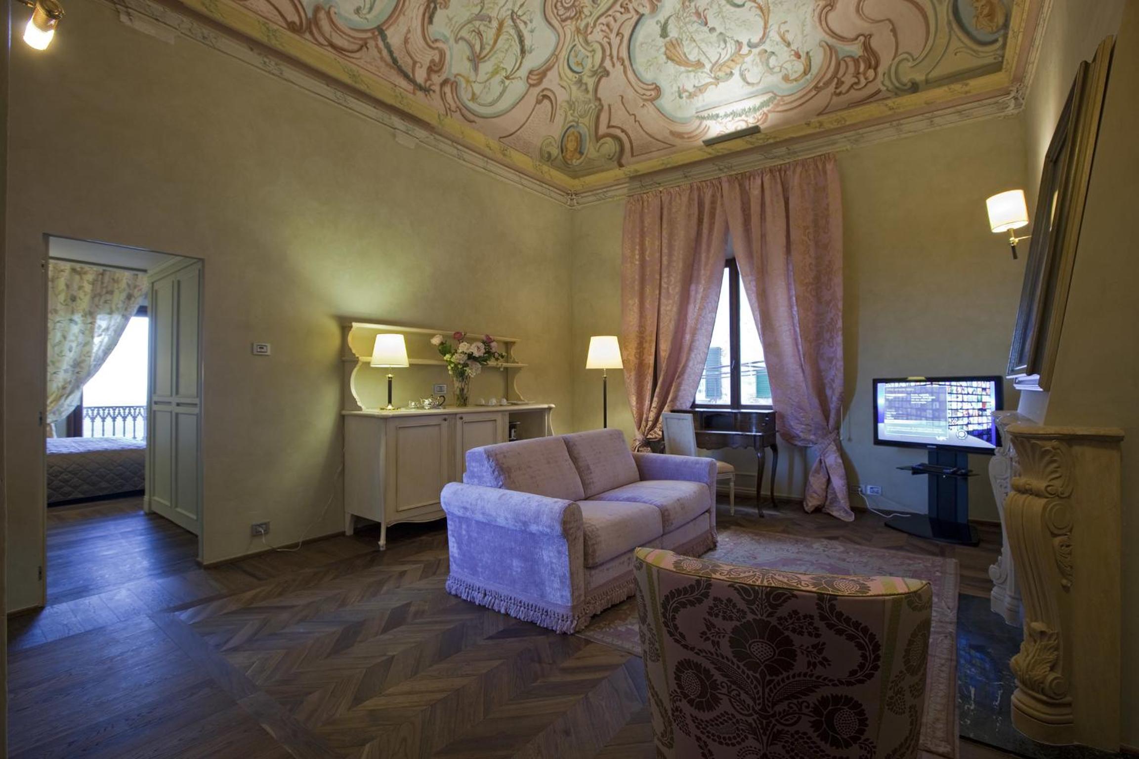 Deluxe Suite with Spa Bath photo 3