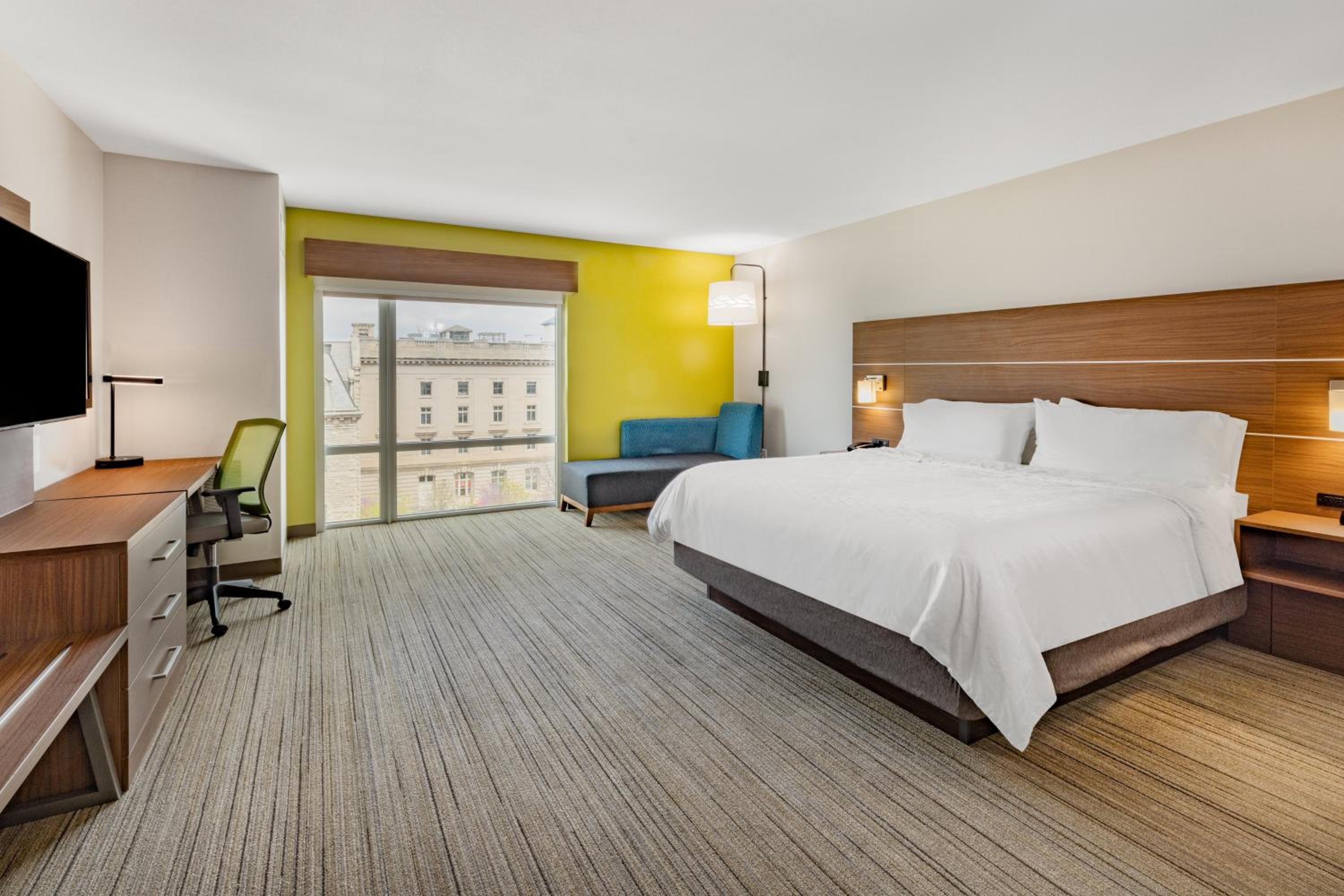 Standard King Room - Photo 5