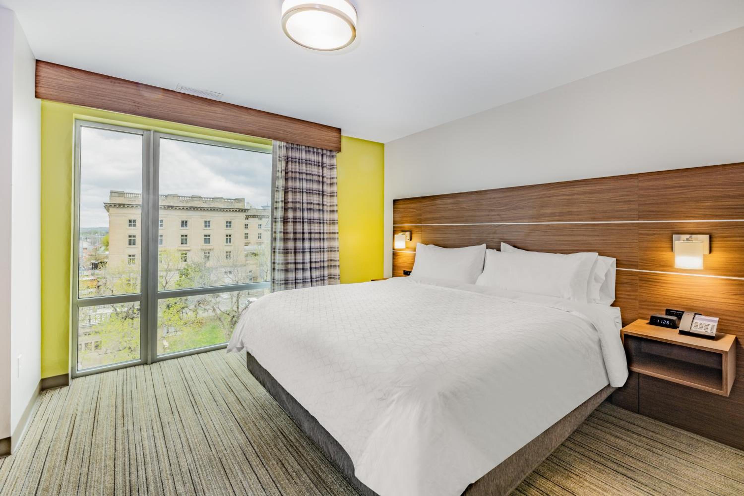 Standard King Room - Photo 4