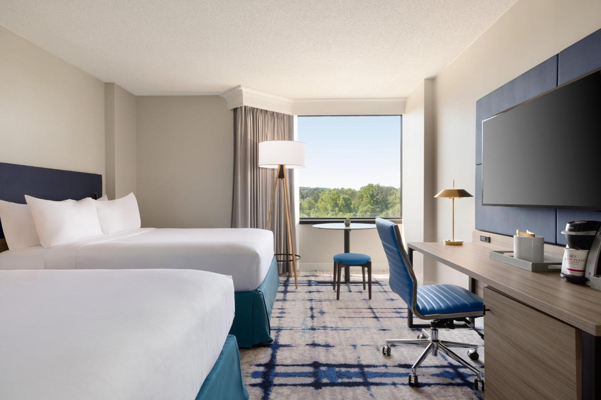 Queen Room with Two Queen Beds - Hearing Accessible/Non-Smoking photo 3