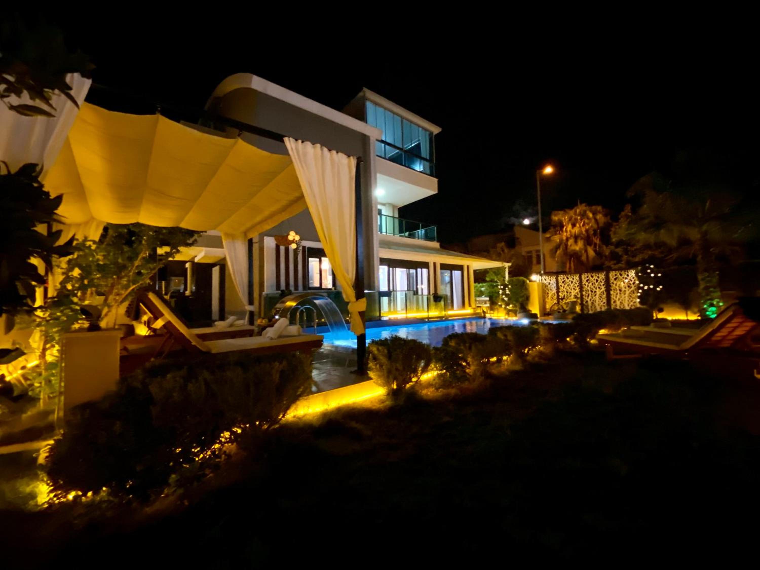 Three-Bedroom Villa photo 2