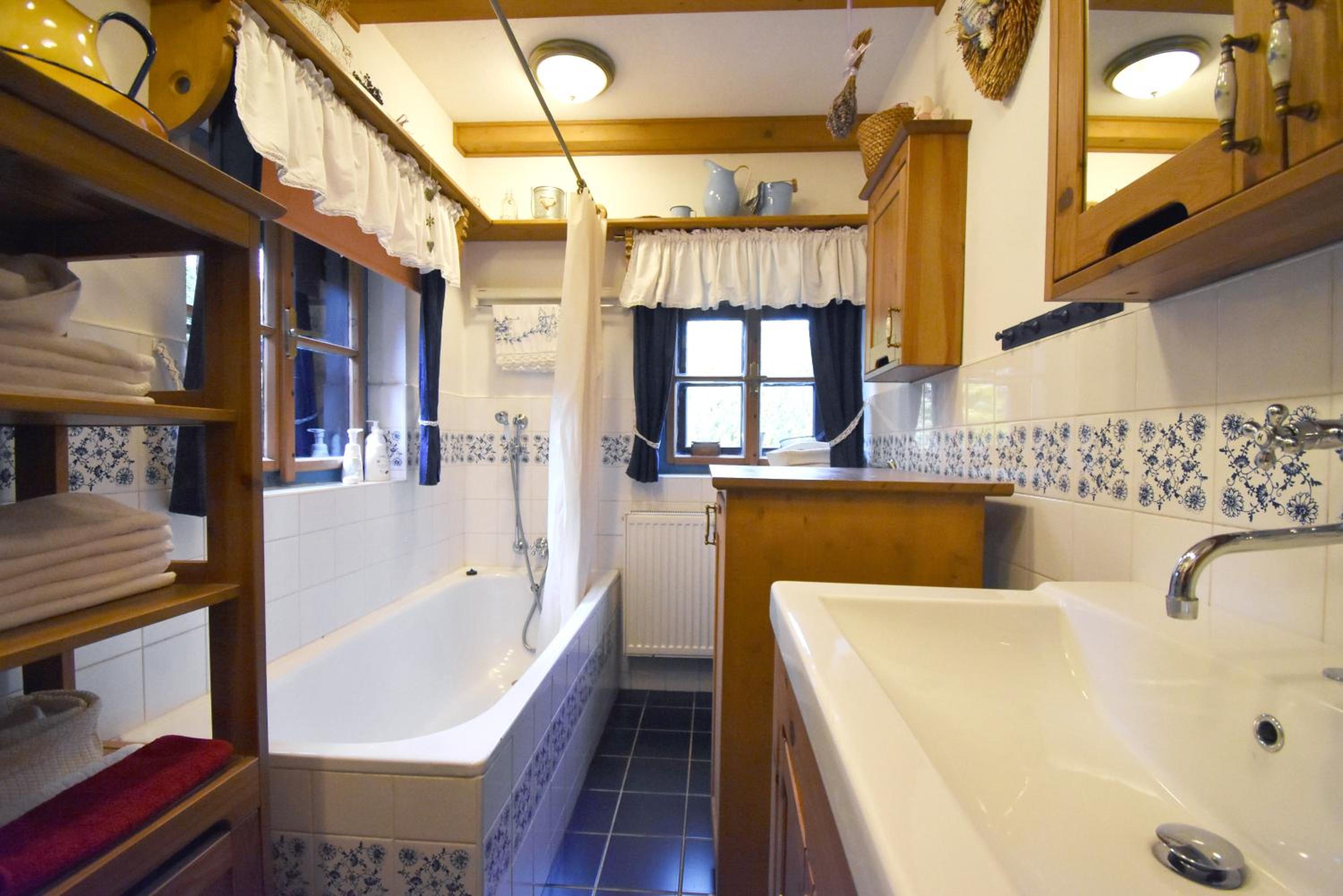 Three-Bedroom Chalet - Photo 5