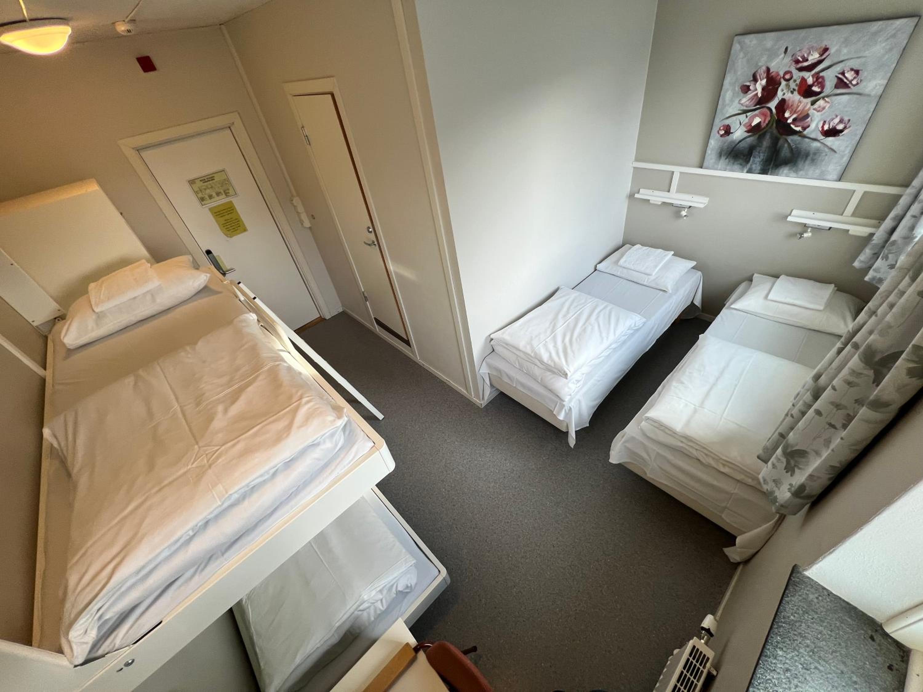 Economy Quadruple Room photo 3